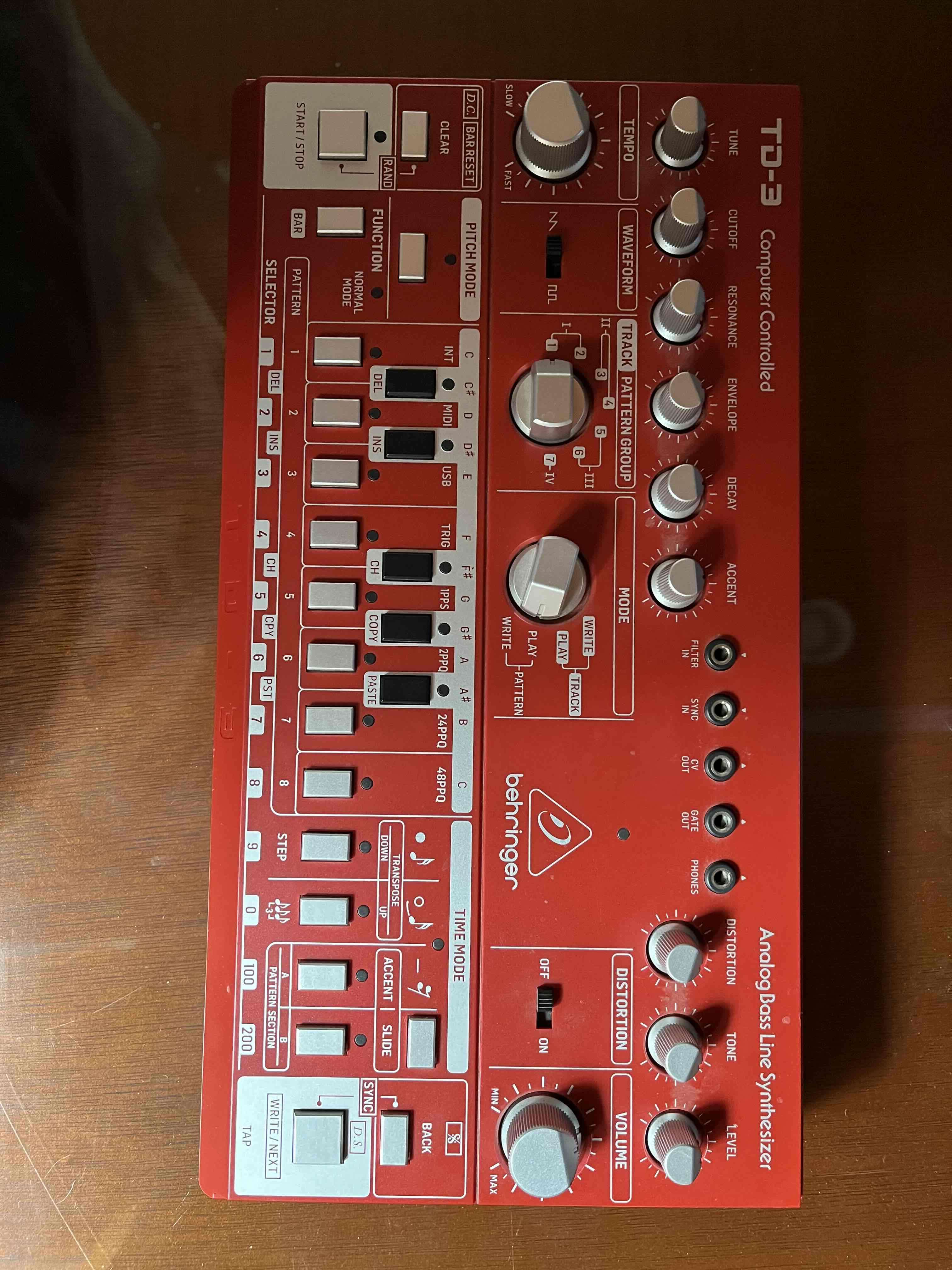 Sintetizador Behringer TD-3 Rojo - miniatura 1