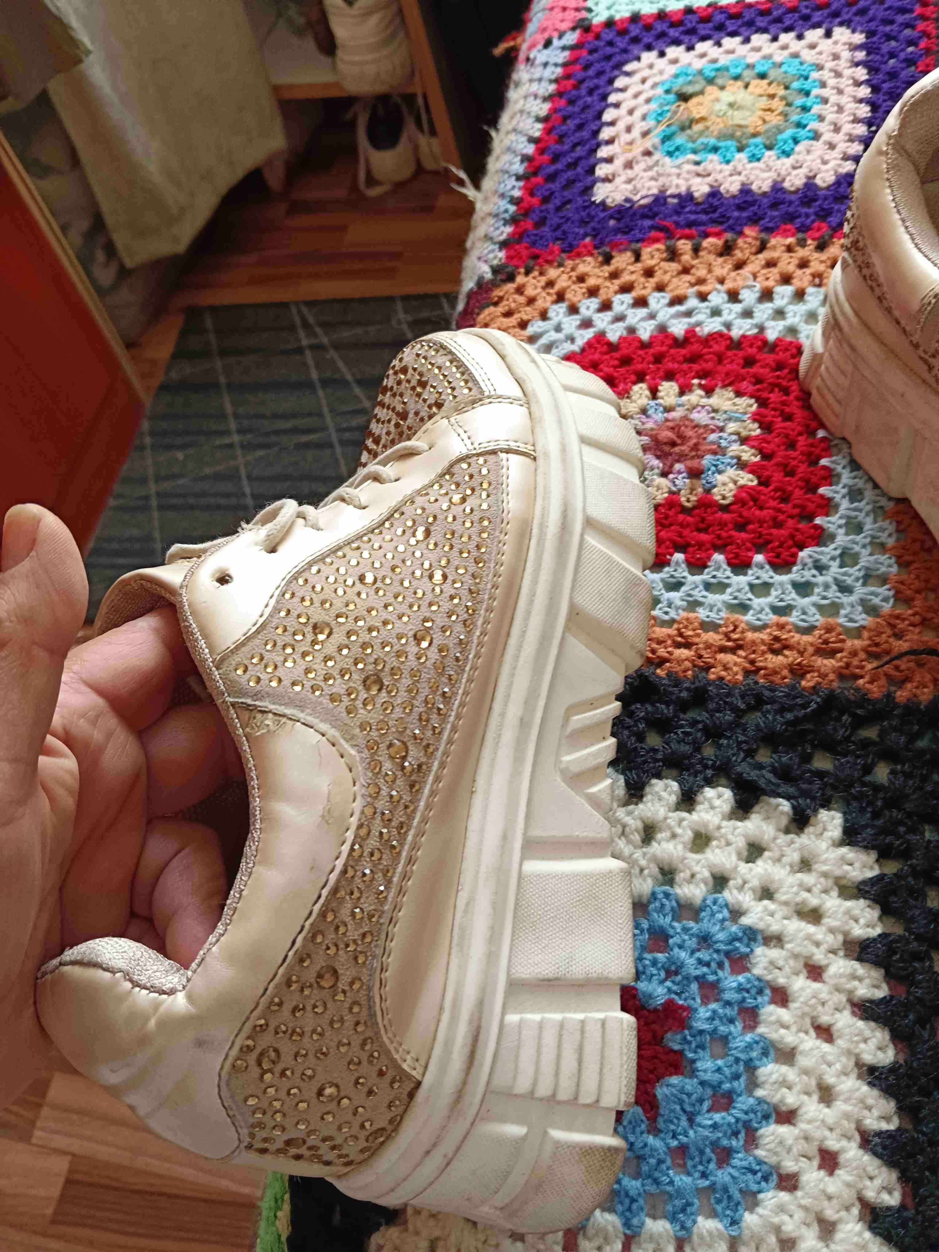 Zapatillas beige con tachas - miniatura 4