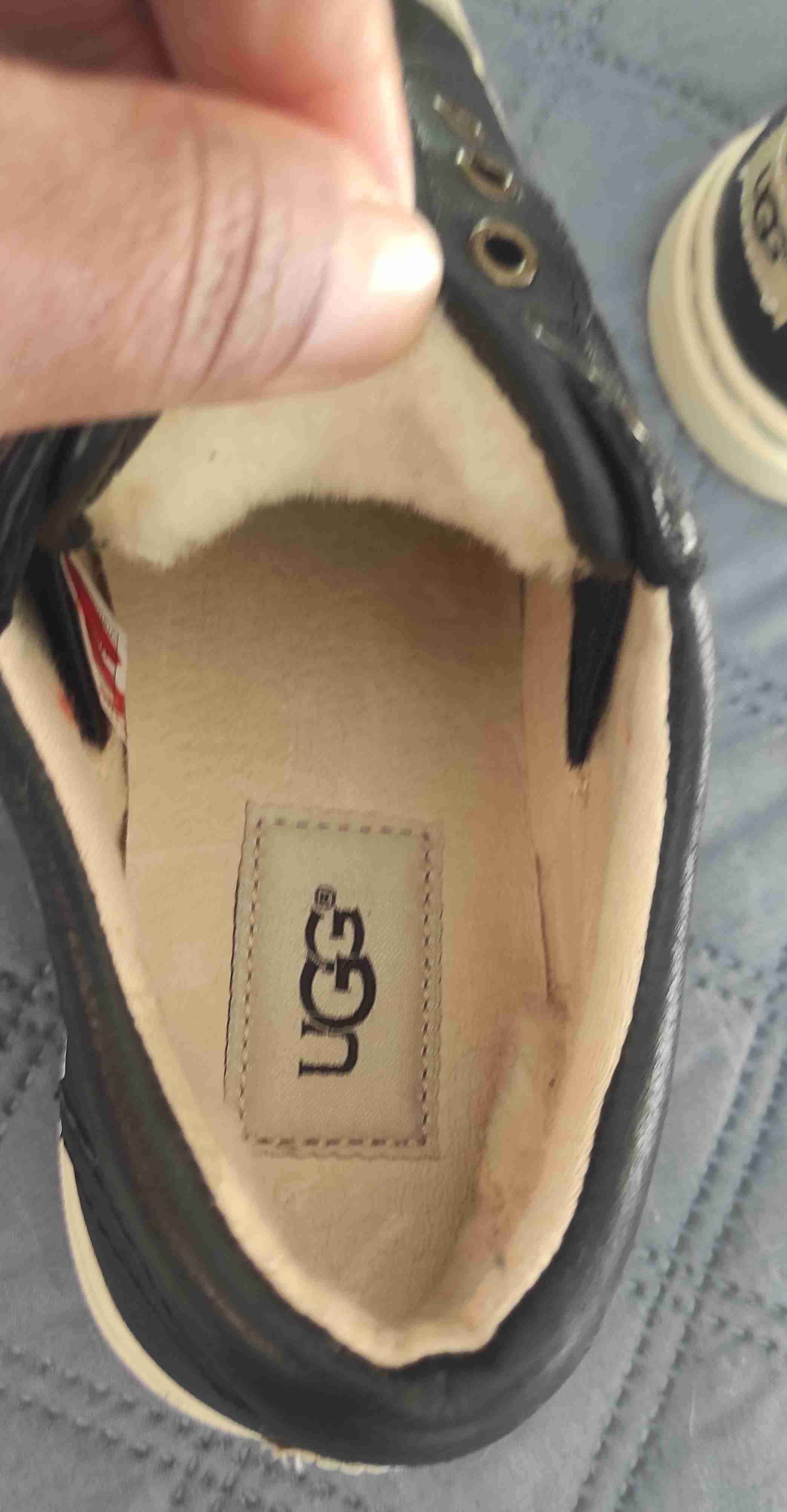 Zapatillas UGG negras clásicas - miniatura 4
