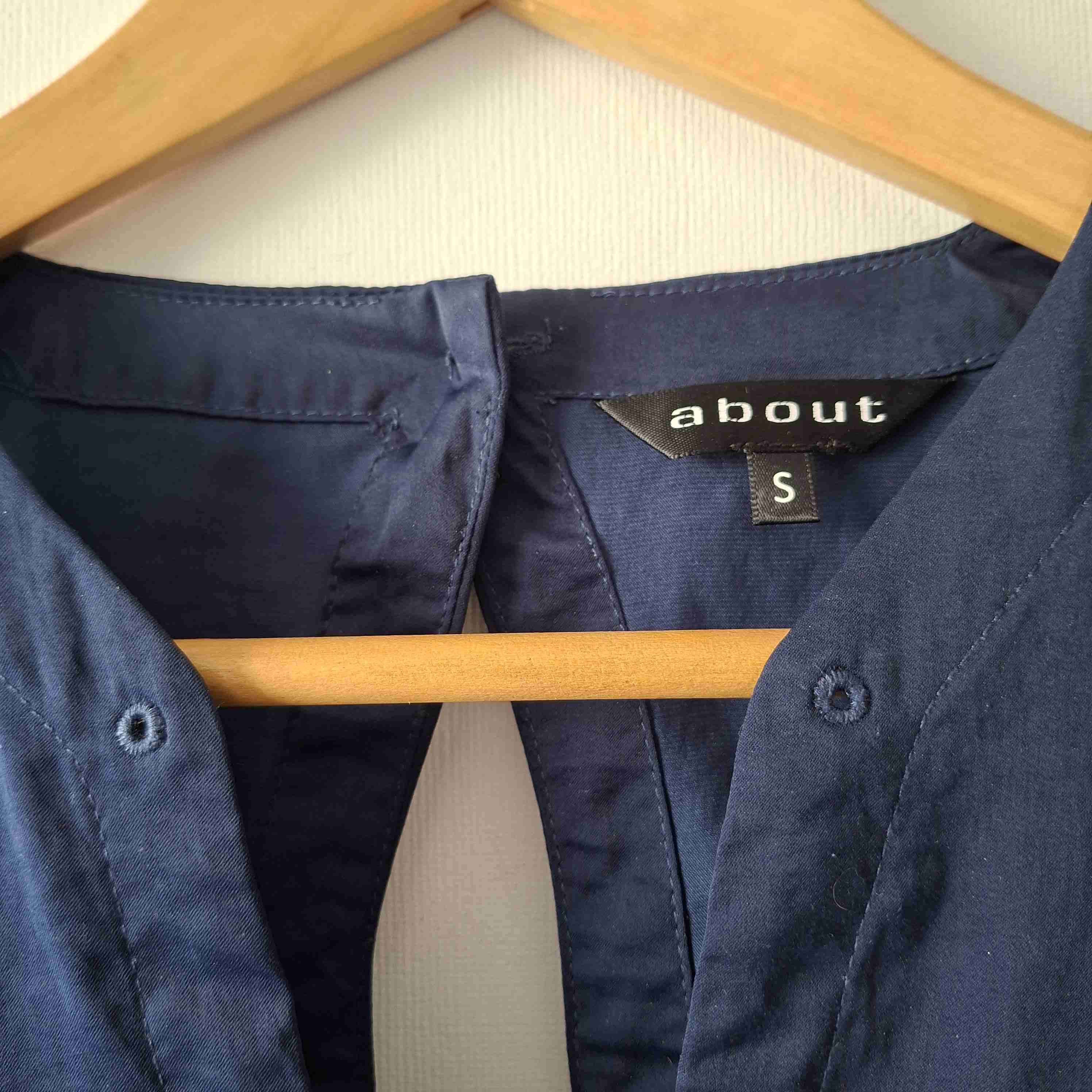 Blusa sin mangas azul oscuro - miniatura 2