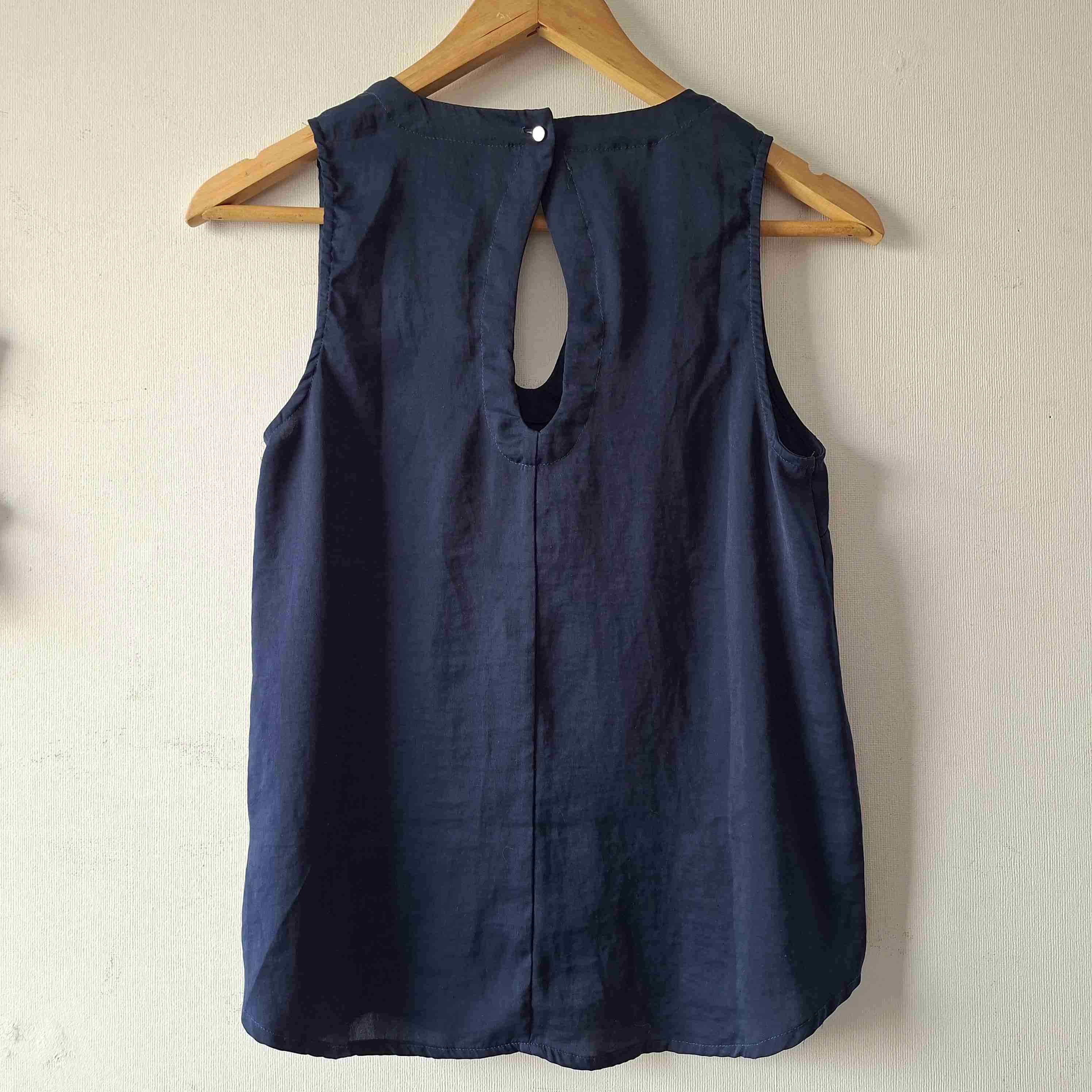 Blusa sin mangas azul oscuro - miniatura 3