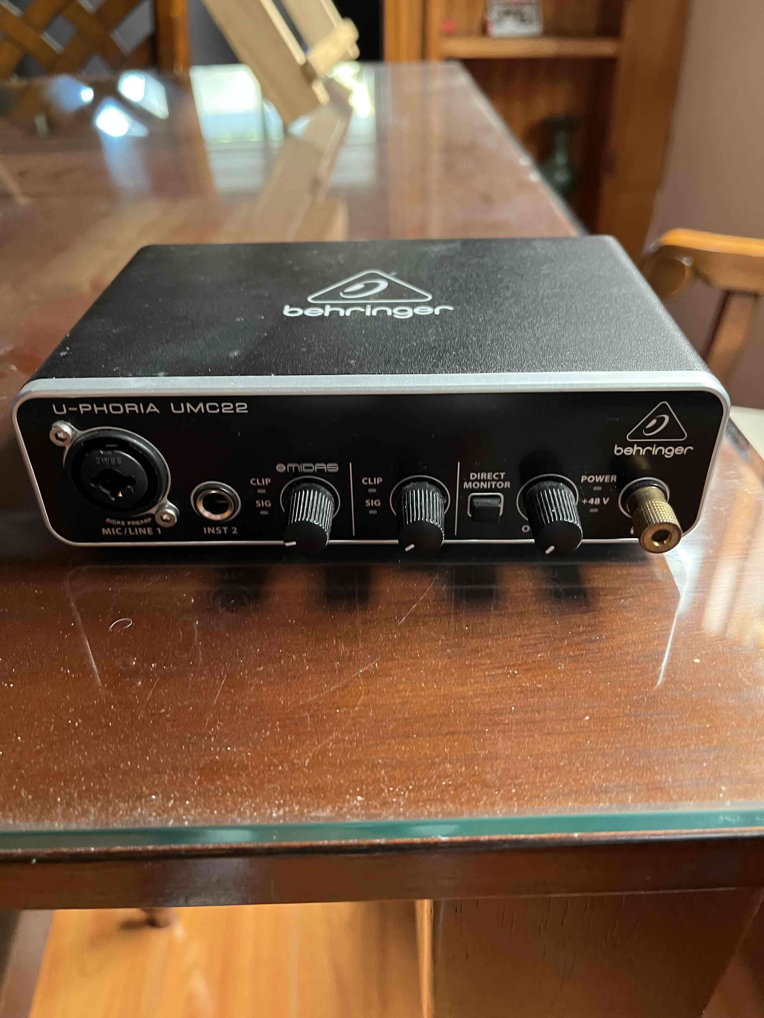 Interfaz de audio Behringer u-phoria UMC22 - miniatura 1