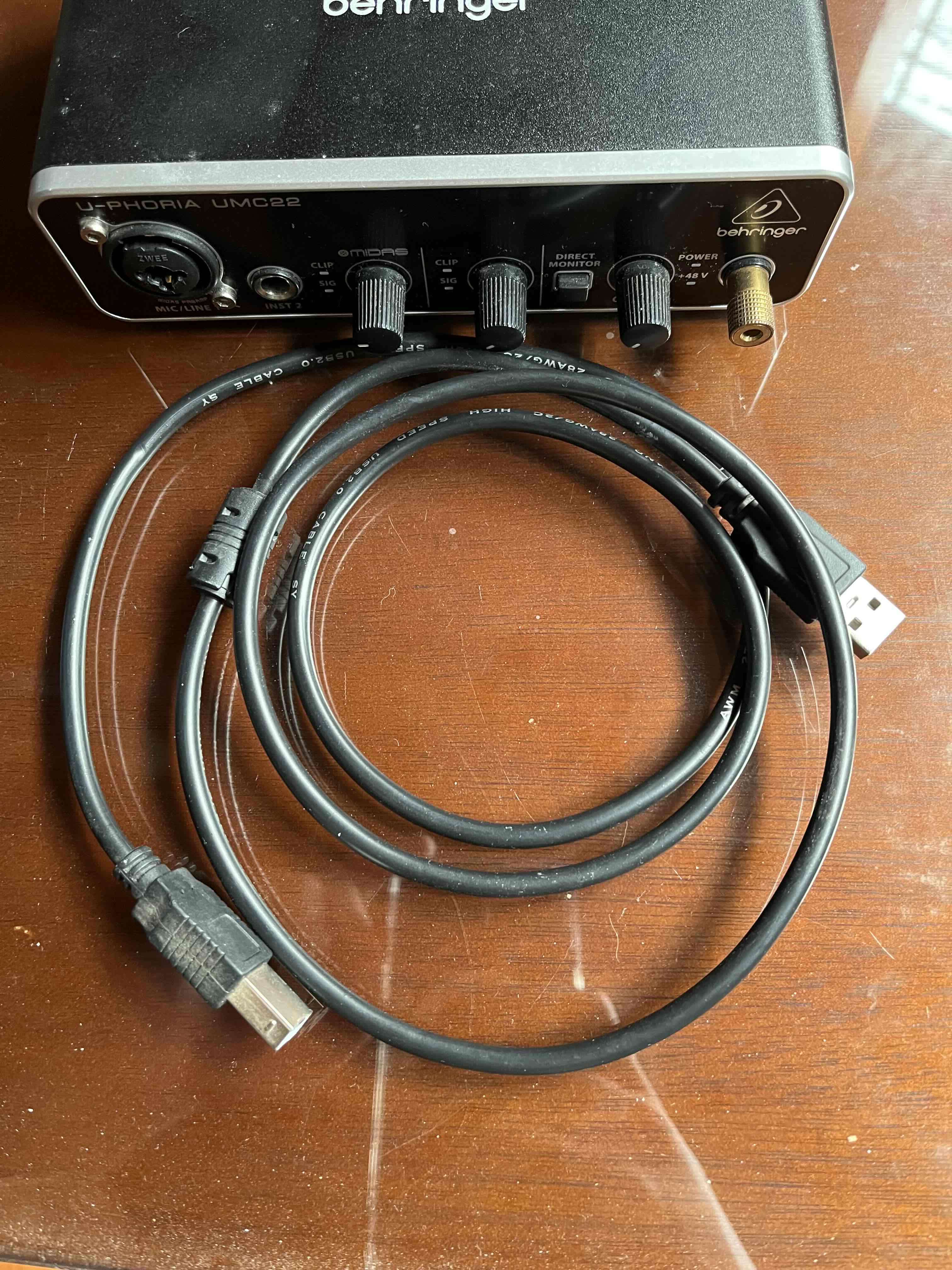 Interfaz de audio Behringer u-phoria UMC22 - miniatura 2