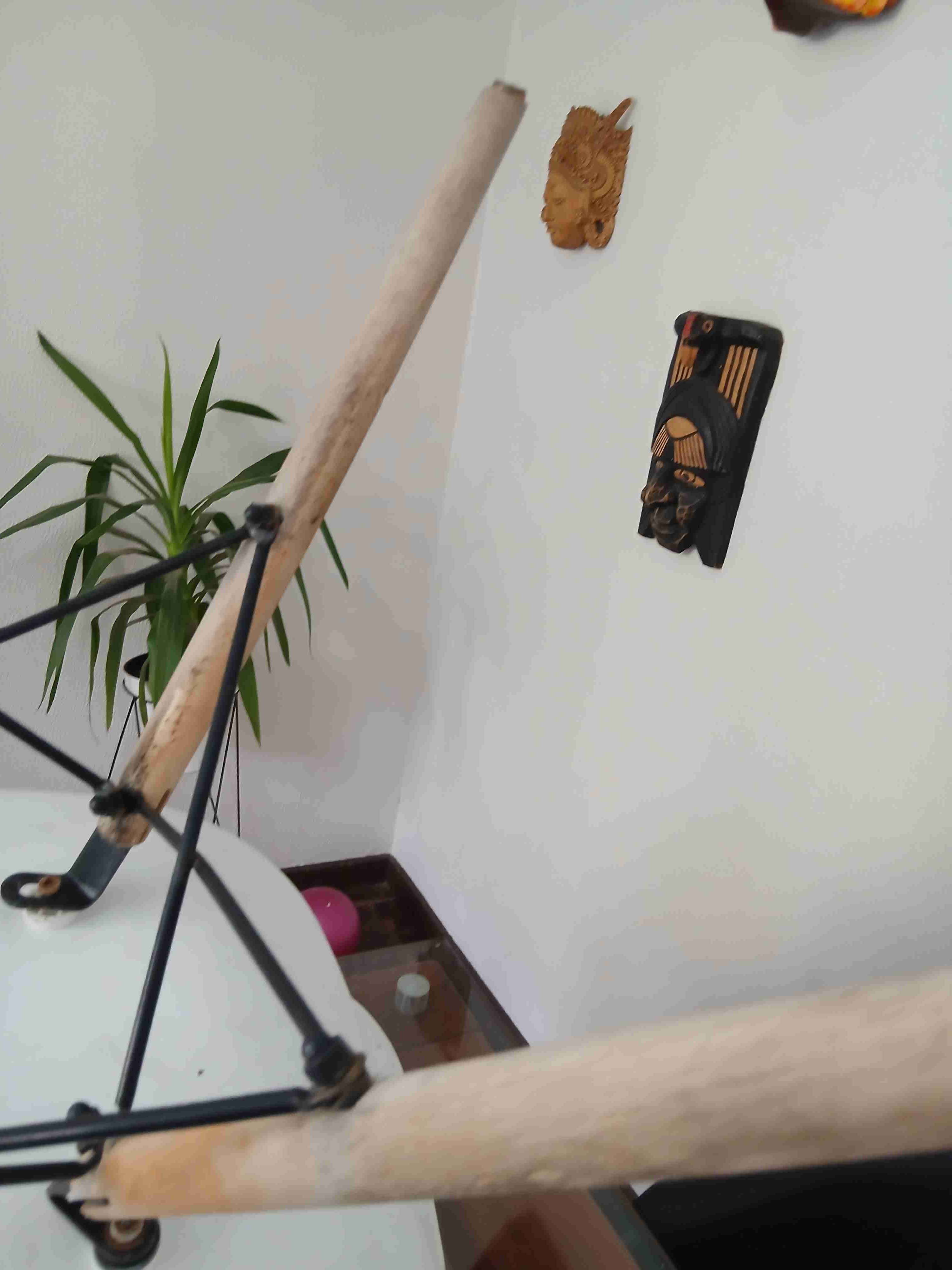 Silla moderna con patas de madera - miniatura 3