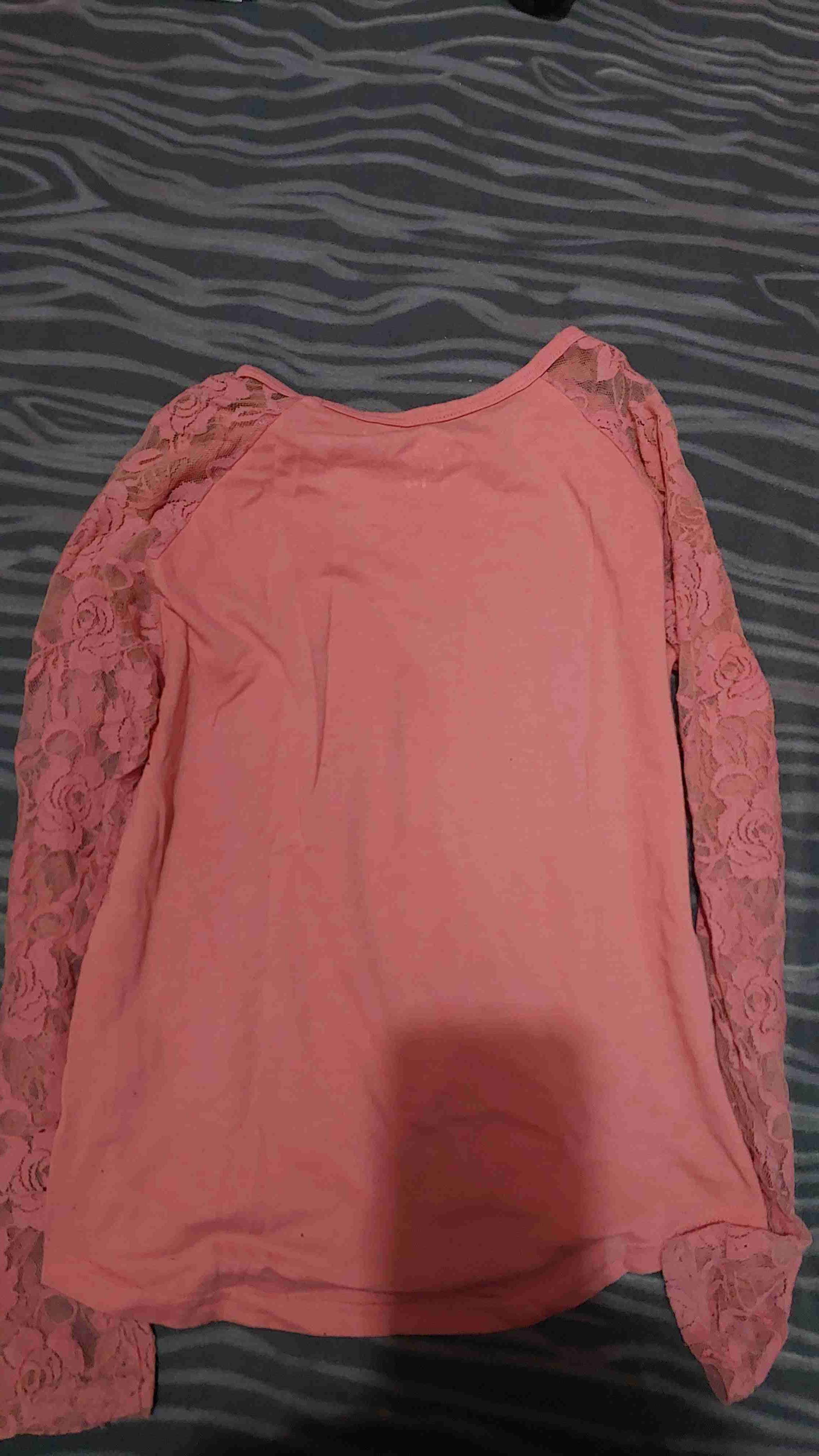 Polera rosada con encaje - 2