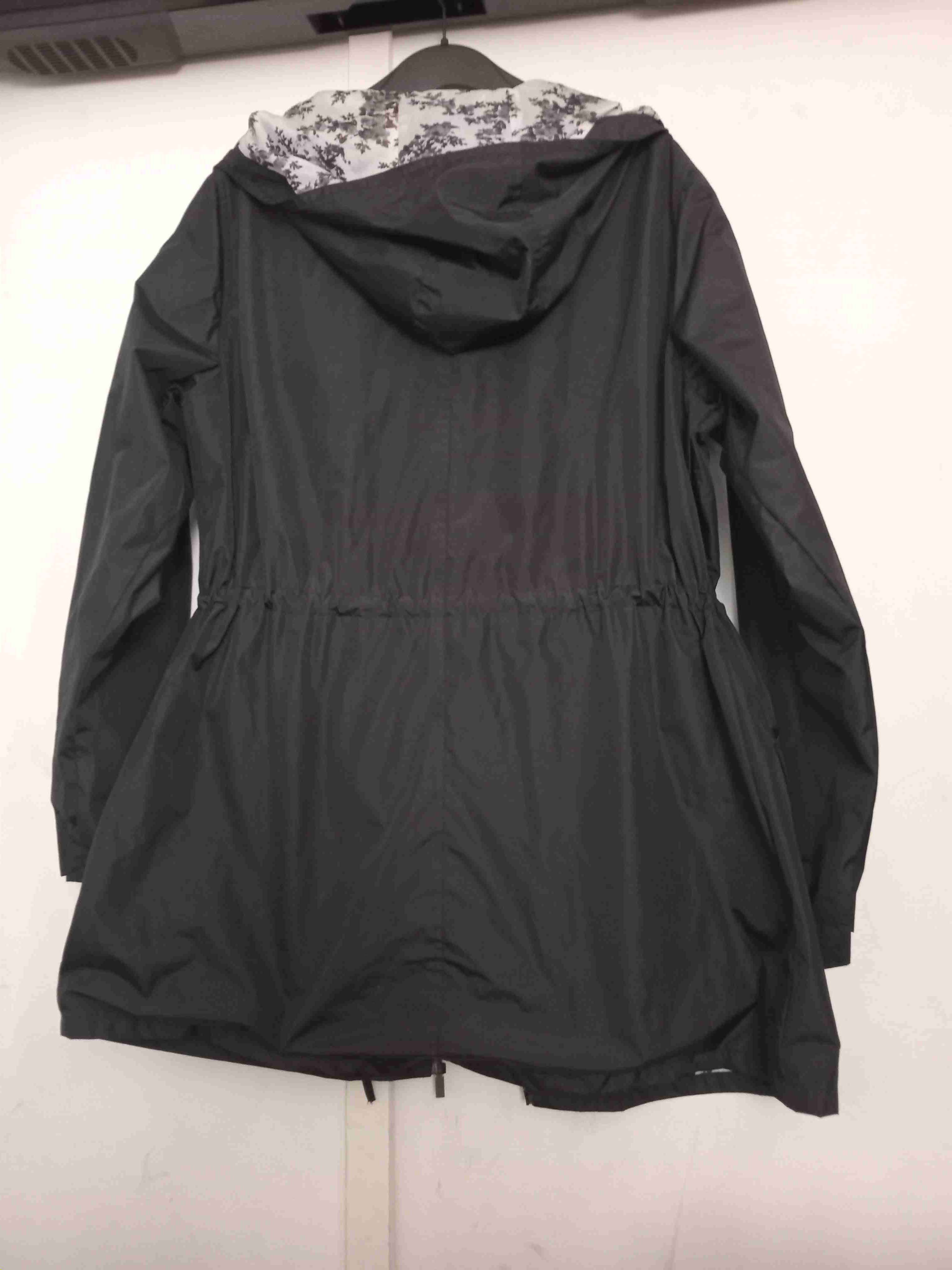 Parka negra con capucha - miniatura 2