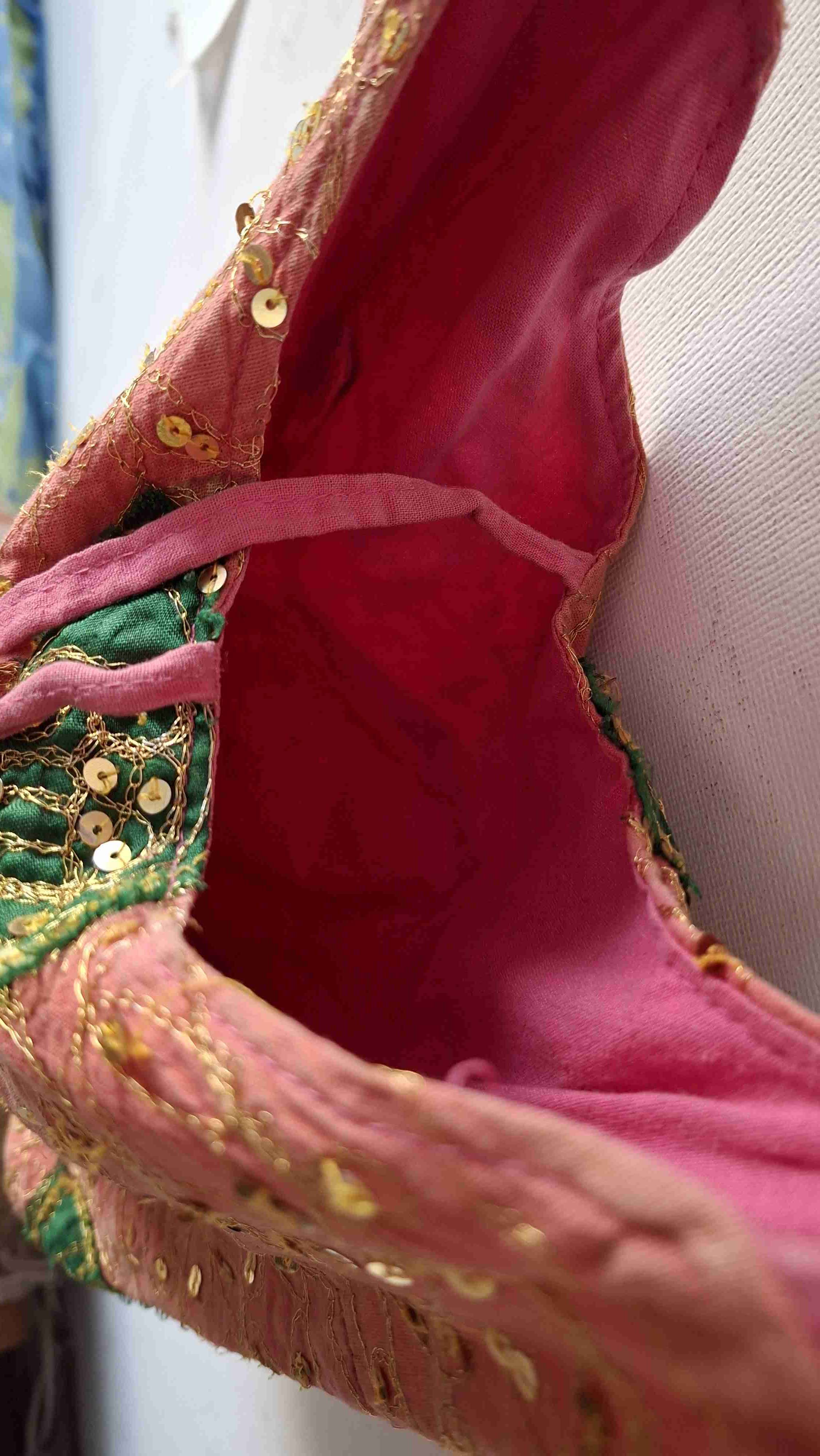 Bolso rosa con bordados - miniatura 2