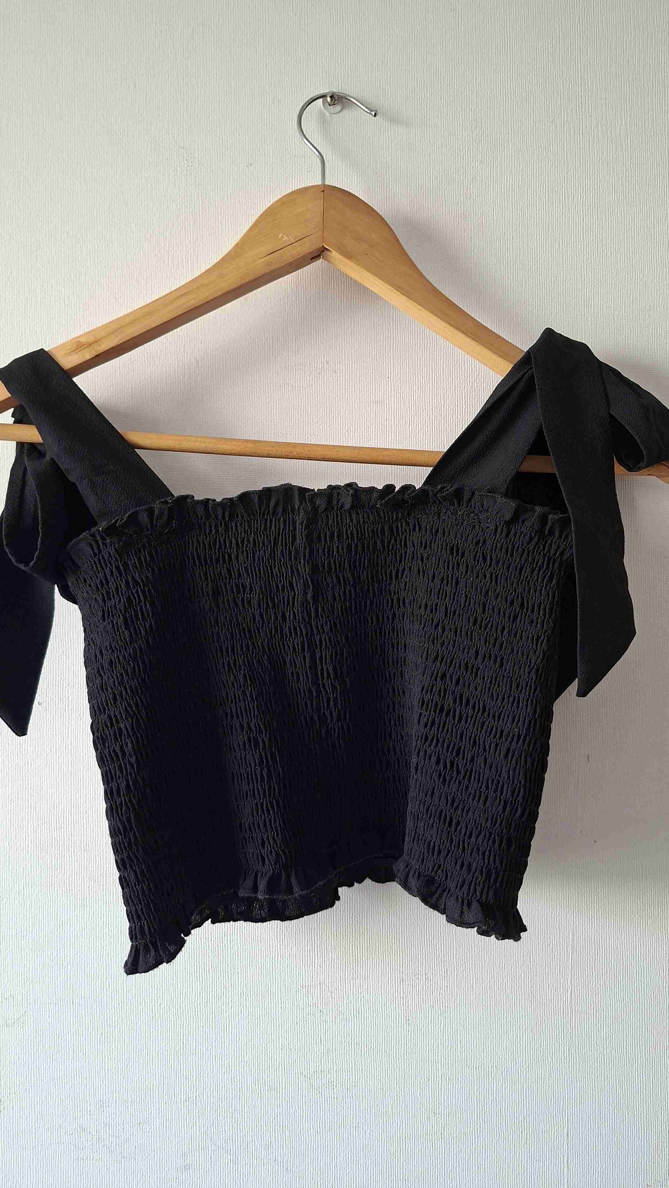 Top negro con tirantes anudados - miniatura 2