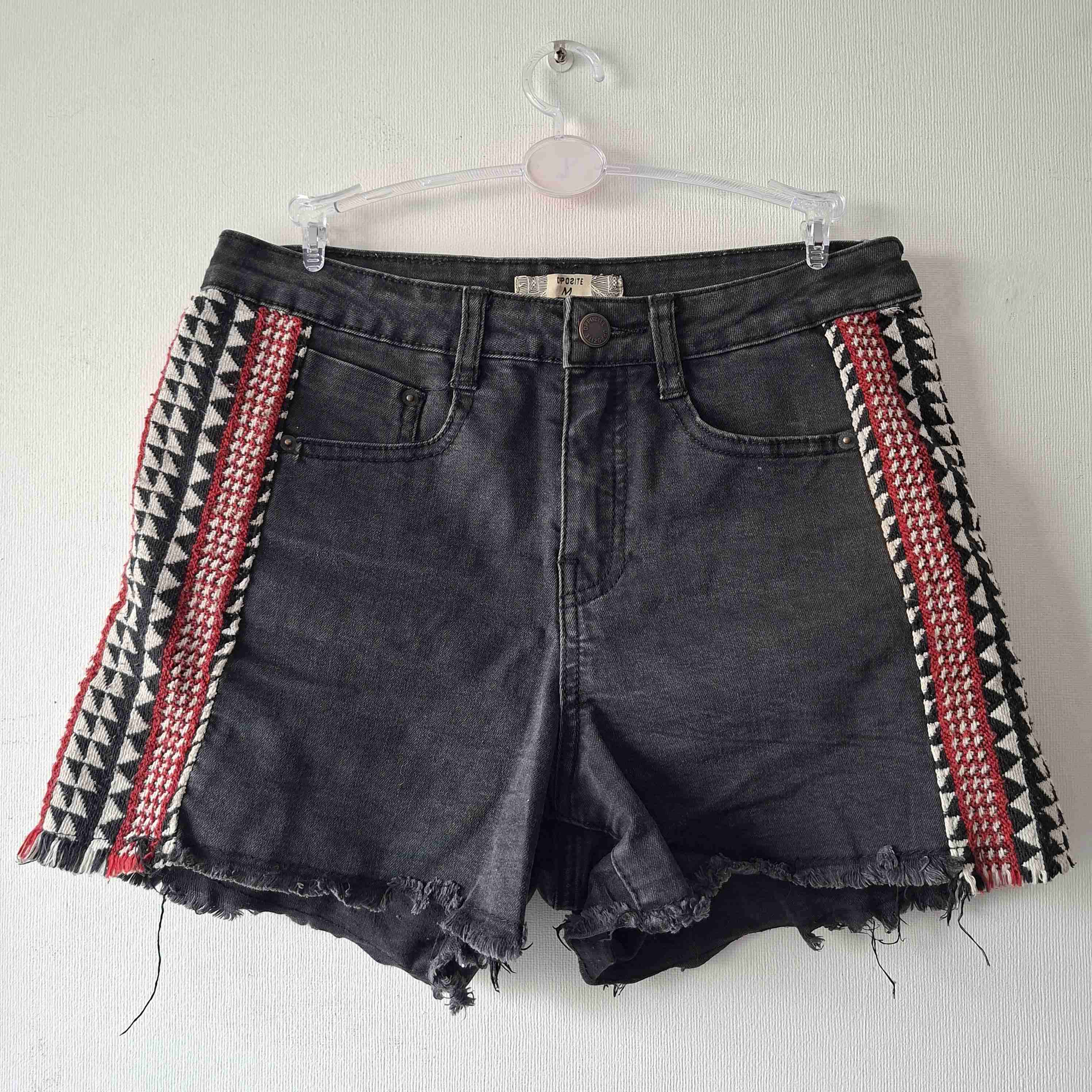 Shorts de mezclilla con diseño étnico - 1