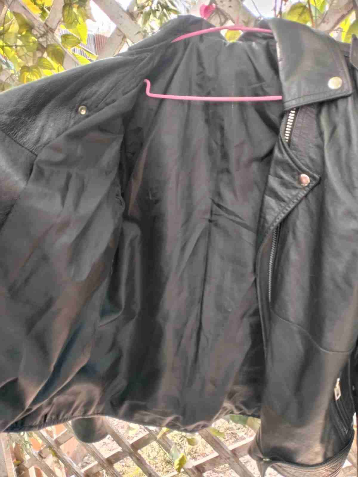 Chaqueta de cuero negra - miniatura 2