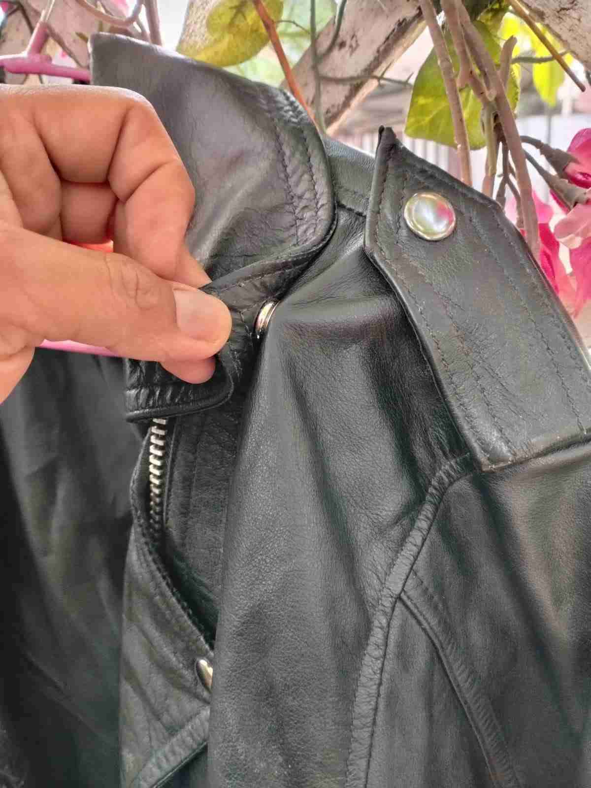 Chaqueta de cuero negra - miniatura 3