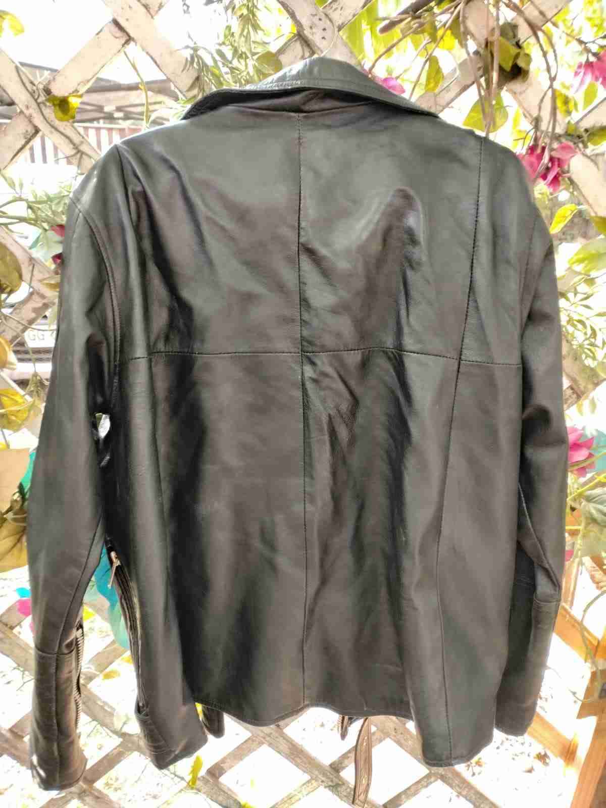 Chaqueta de cuero negra - miniatura 4