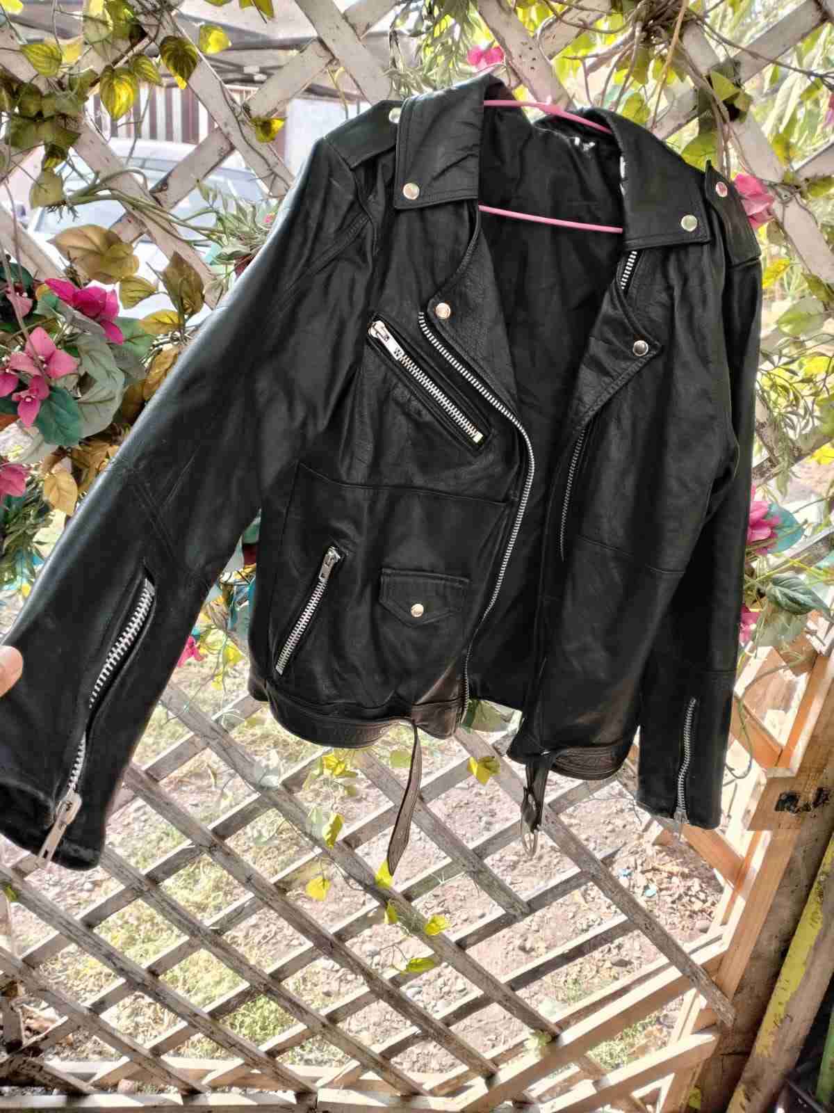 Chaqueta de cuero negra - miniatura 5