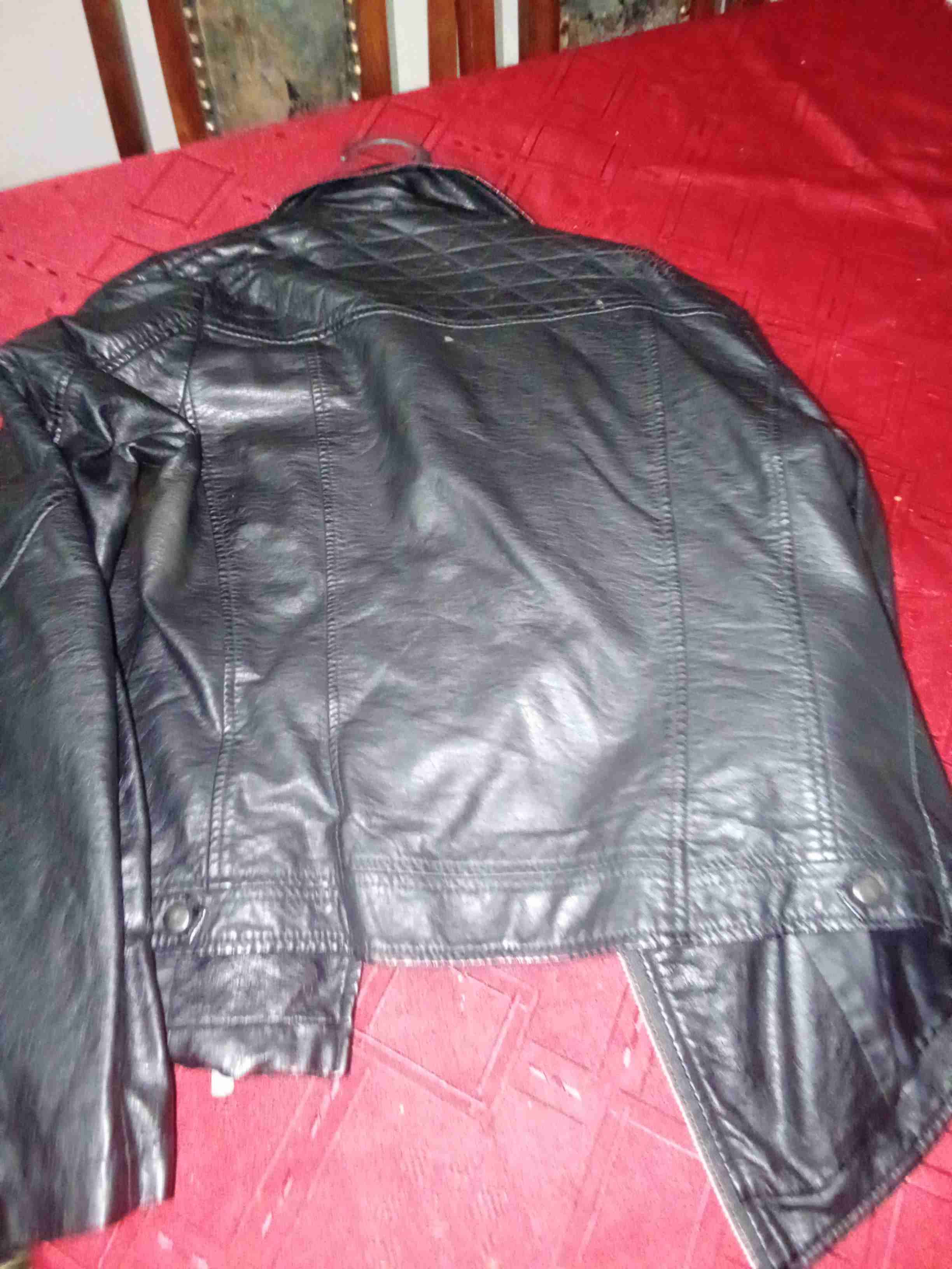 Chaqueta negra de cuero - miniatura 2