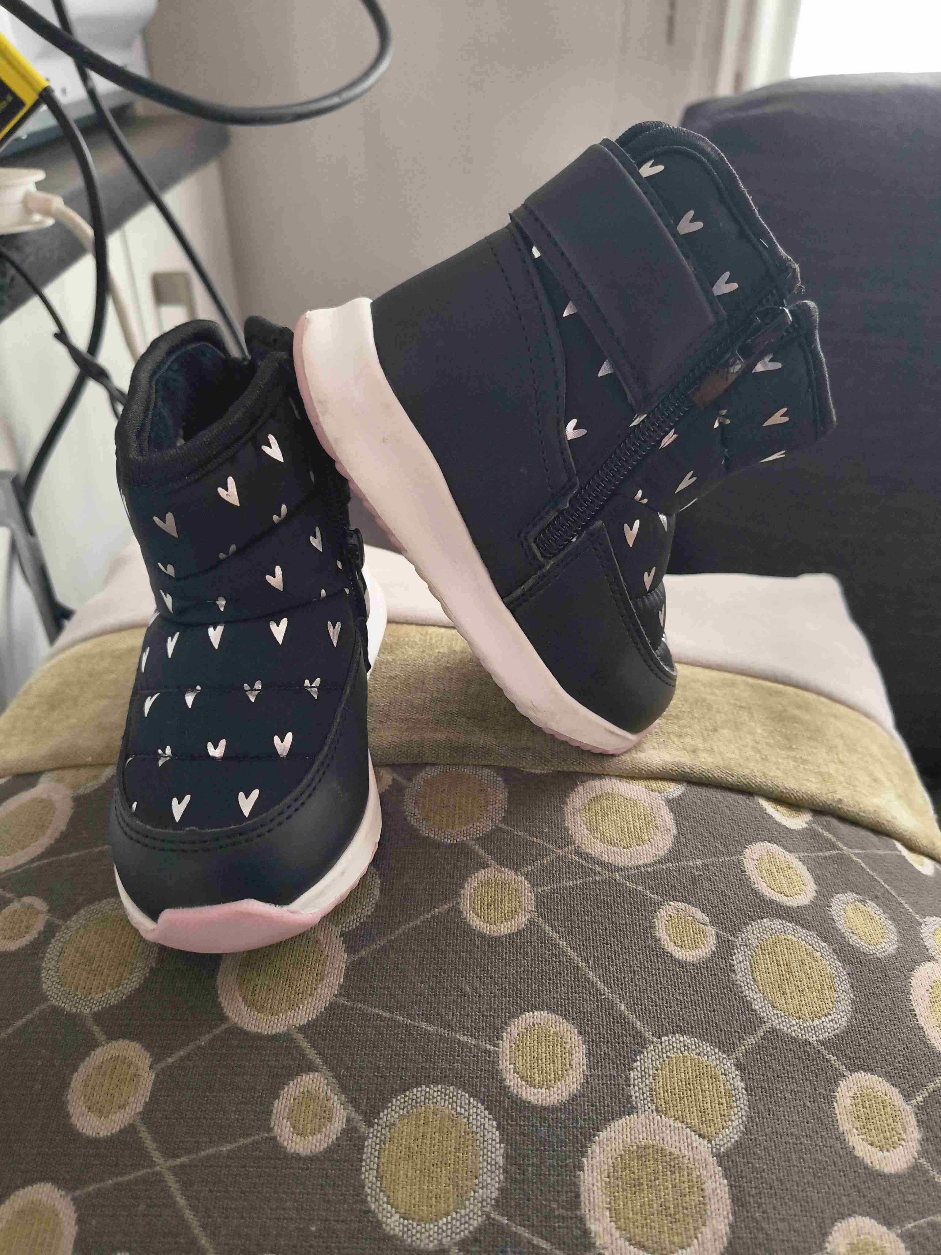 Botines negros con corazones blancos - miniatura 2