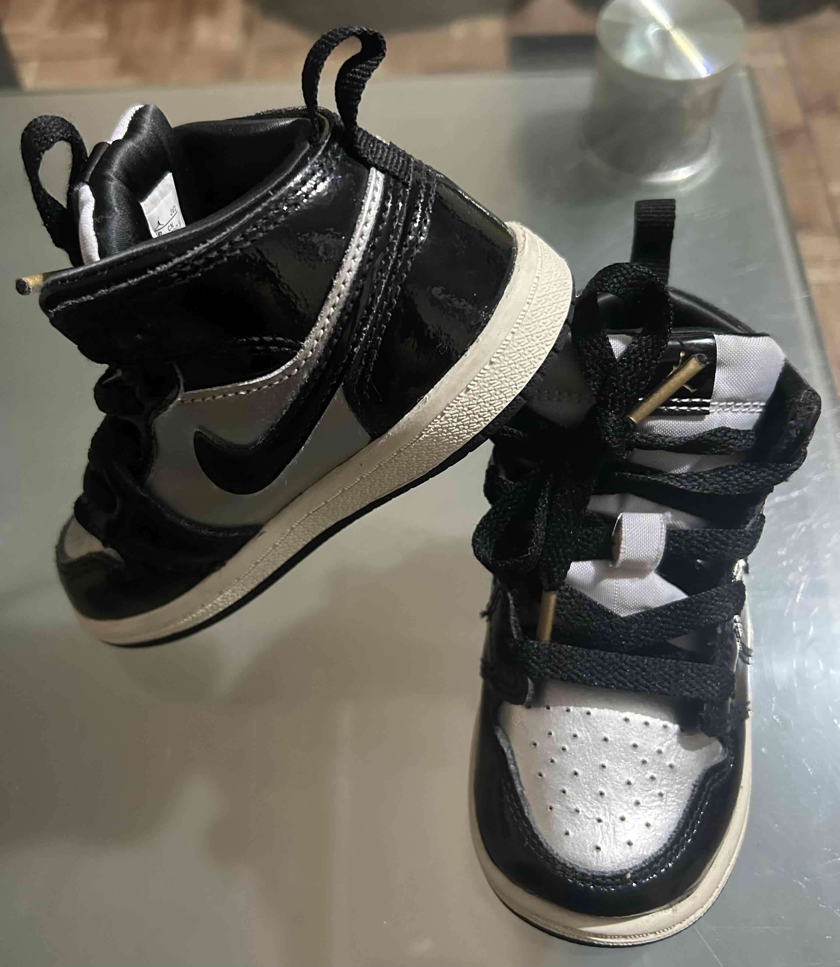 Zapatillas negras para niño - miniatura 3