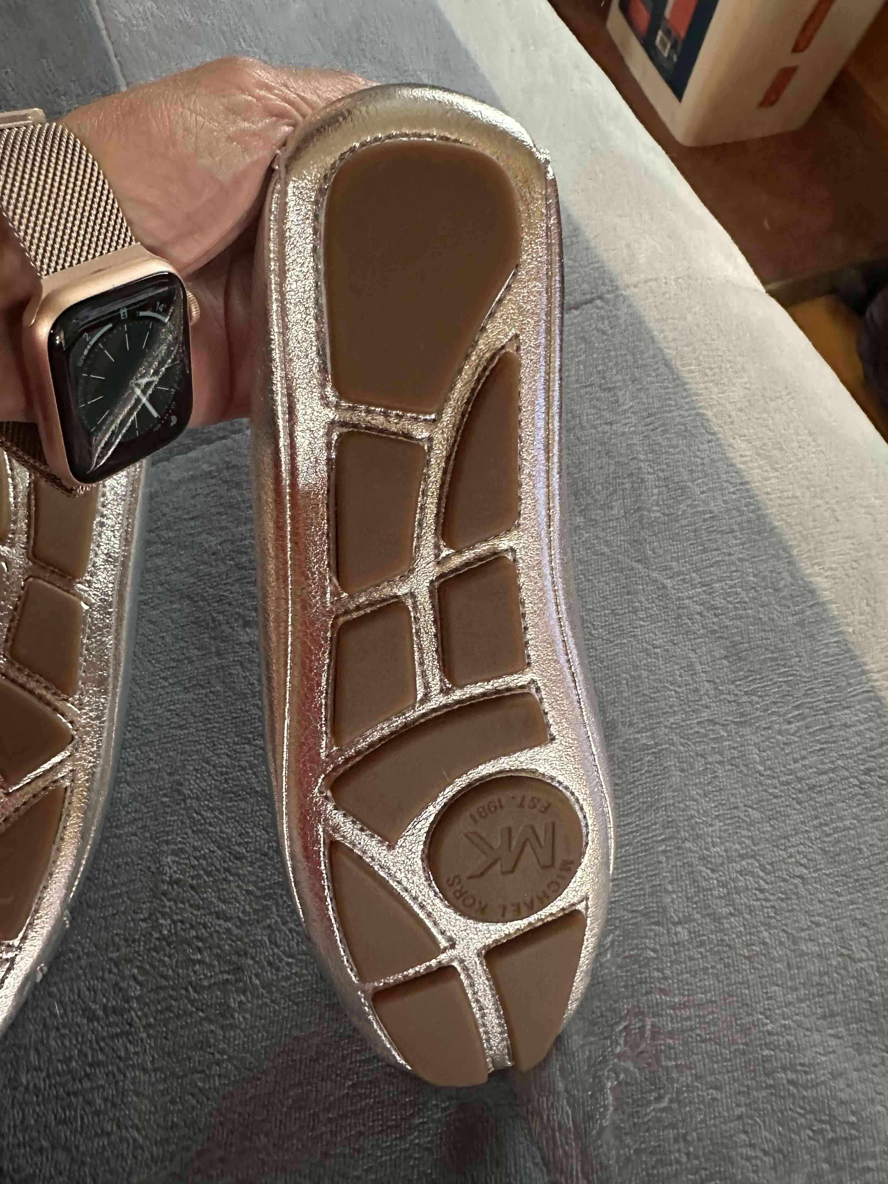 Zapatos planos plateados MK - miniatura 4