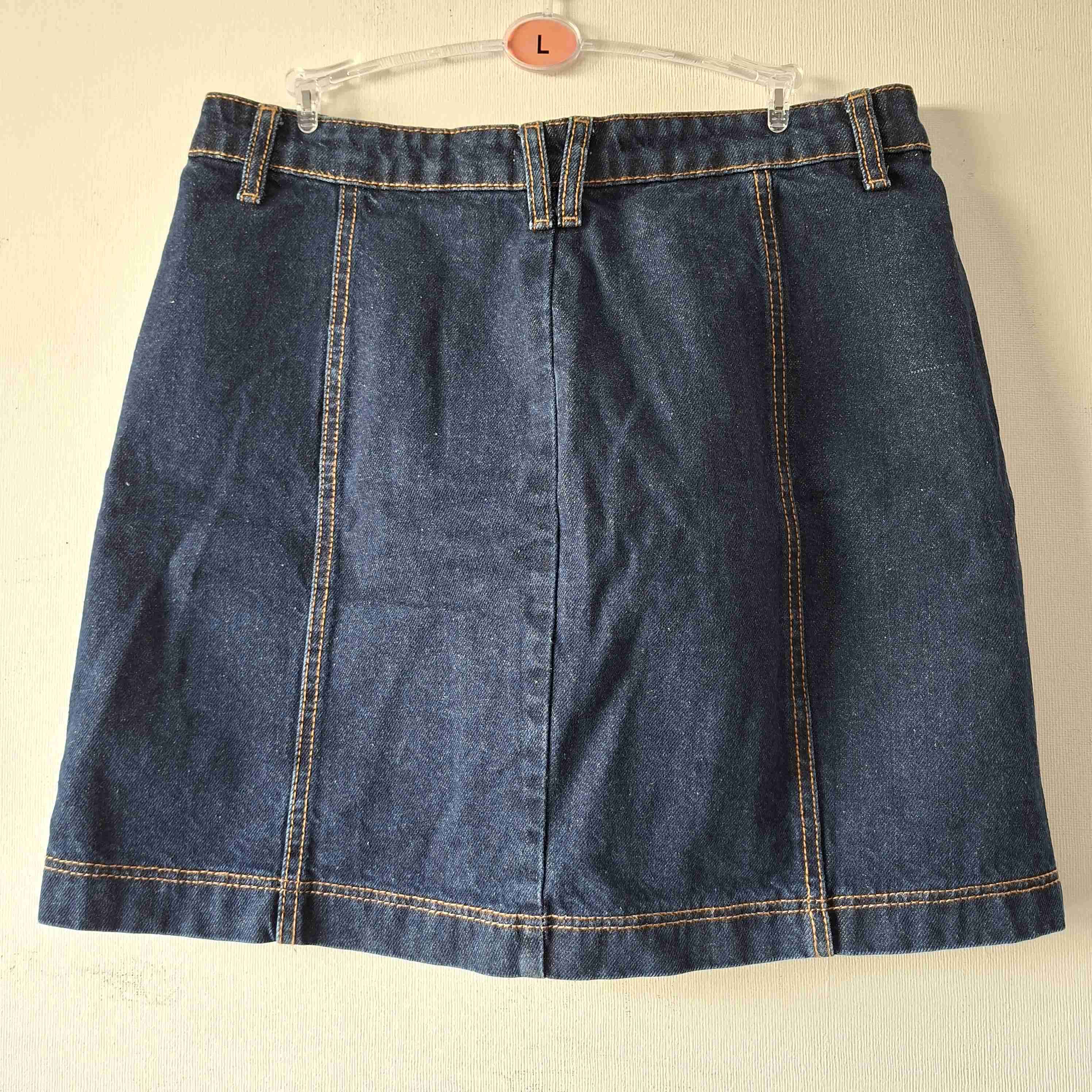 Falda de mezclilla con botones - miniatura 3