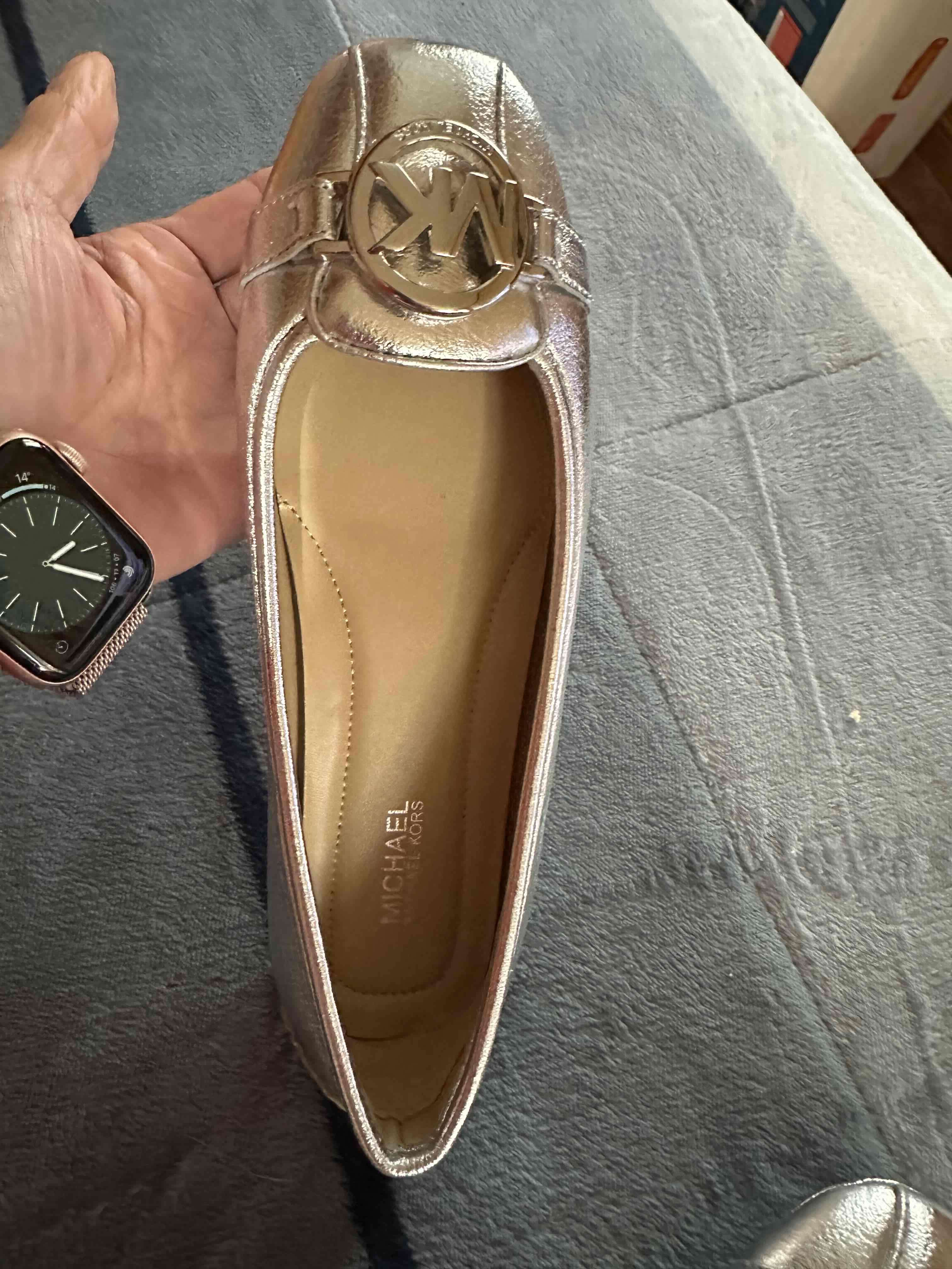 Zapatos planos plateados MK - miniatura 5