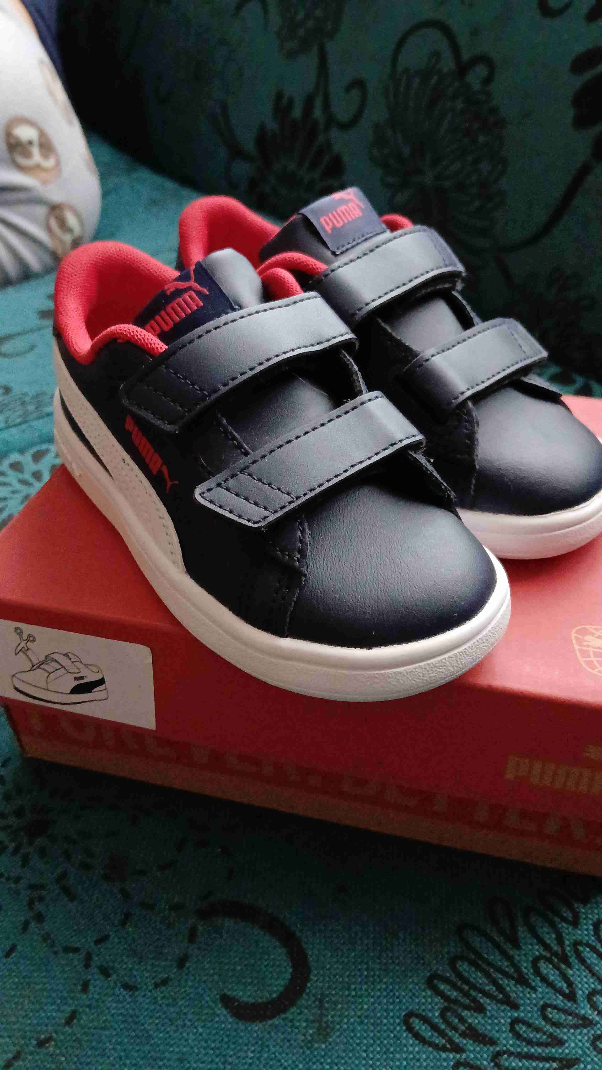 Zapatillas negras con velcro marca puma talla25