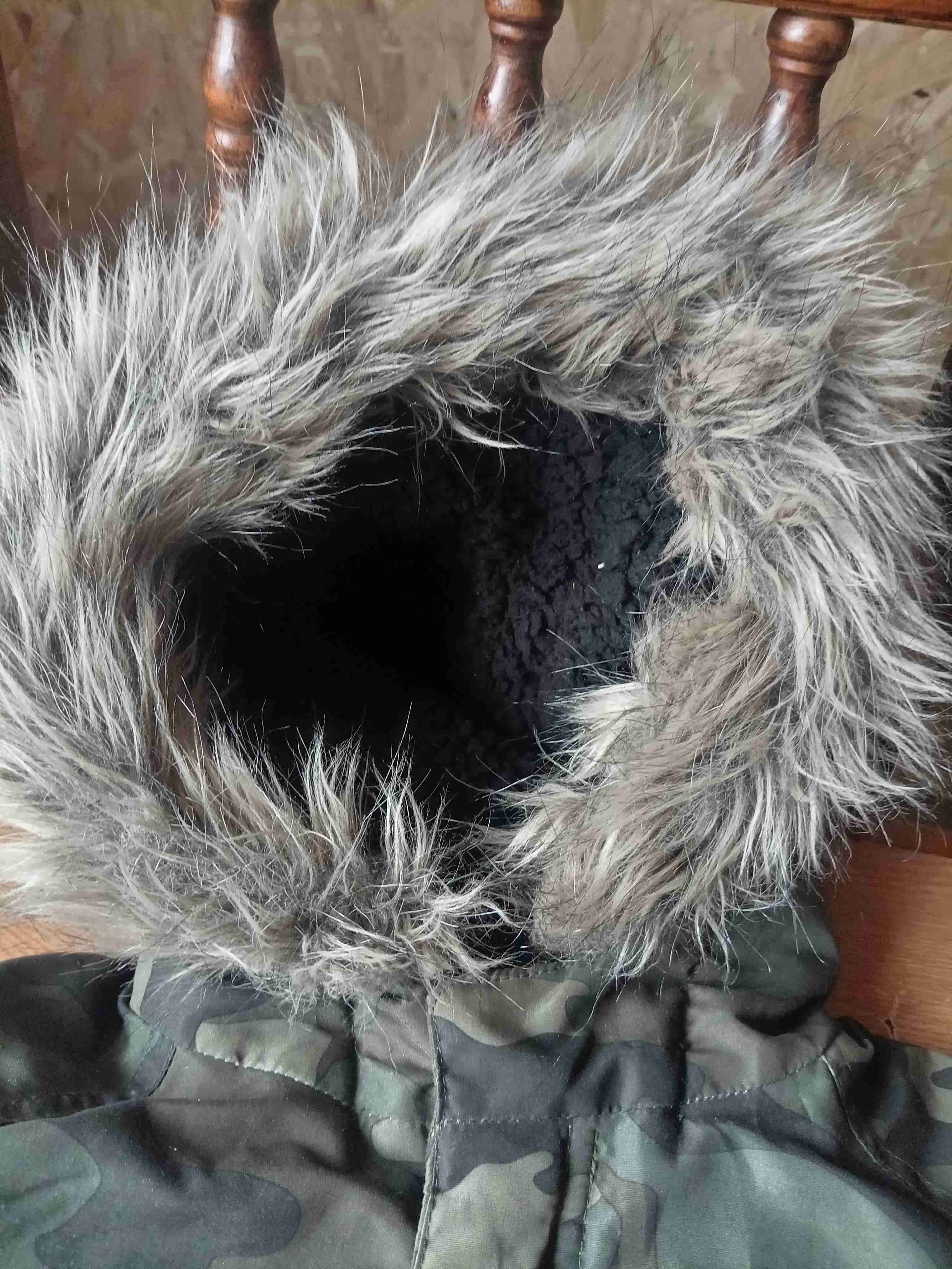 Chaqueta camuflada con capucha talla 4a5 años - miniatura 2