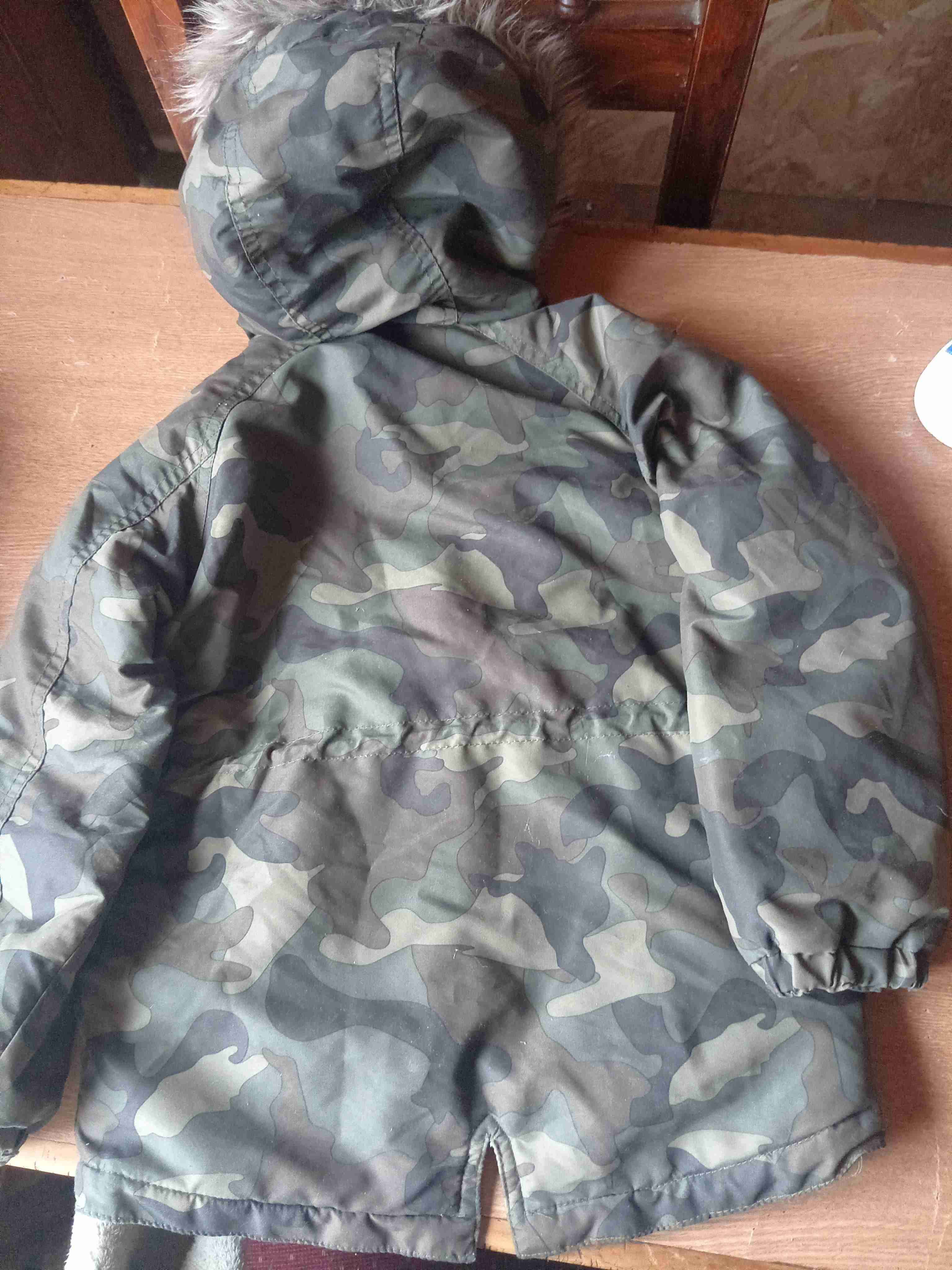 Chaqueta camuflada con capucha talla 4a5 años - miniatura 4