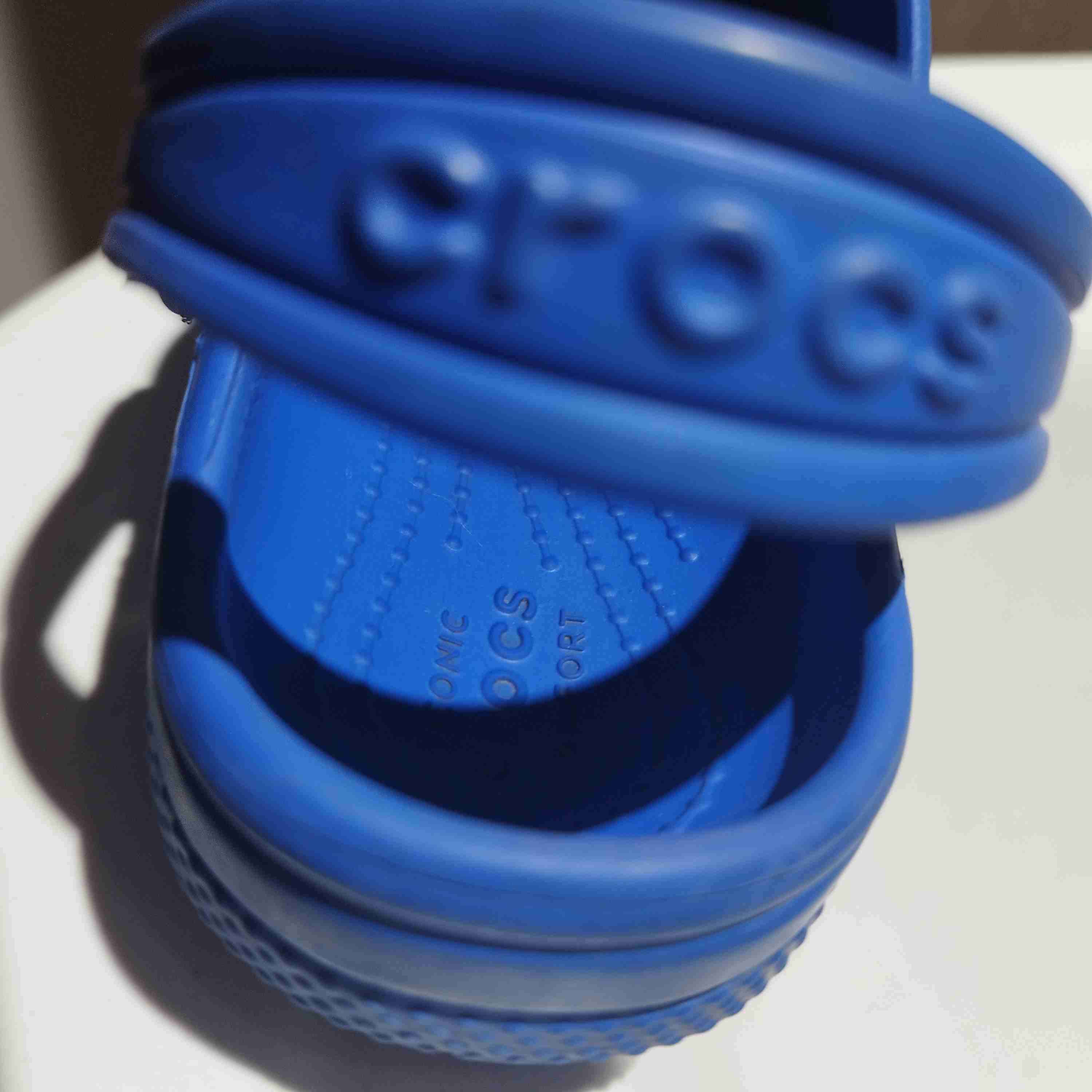 Zapatos Crocs azules talla C10, niño - miniatura 3