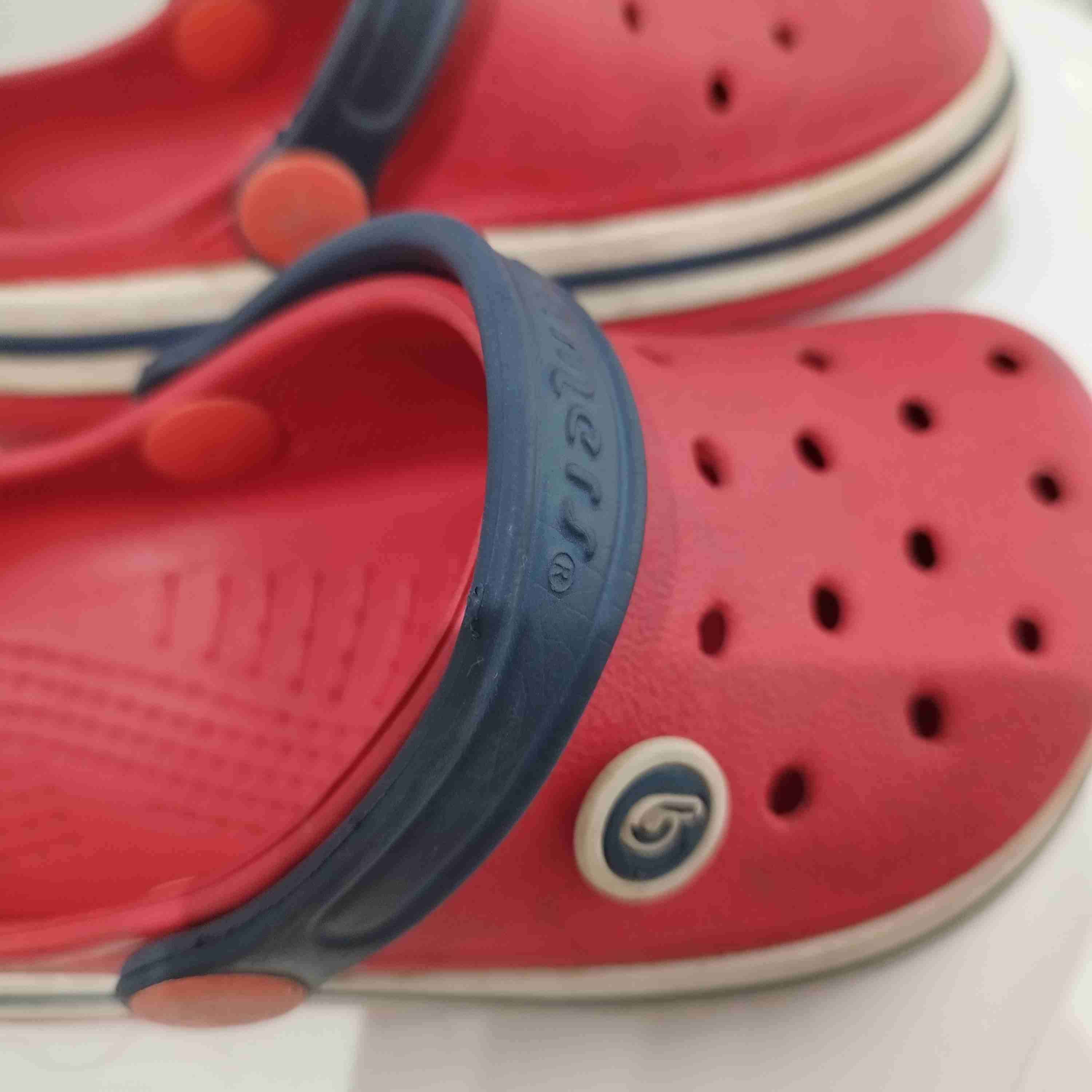 Sandalias tipo Crocs rojas, talla 26 - miniatura 2