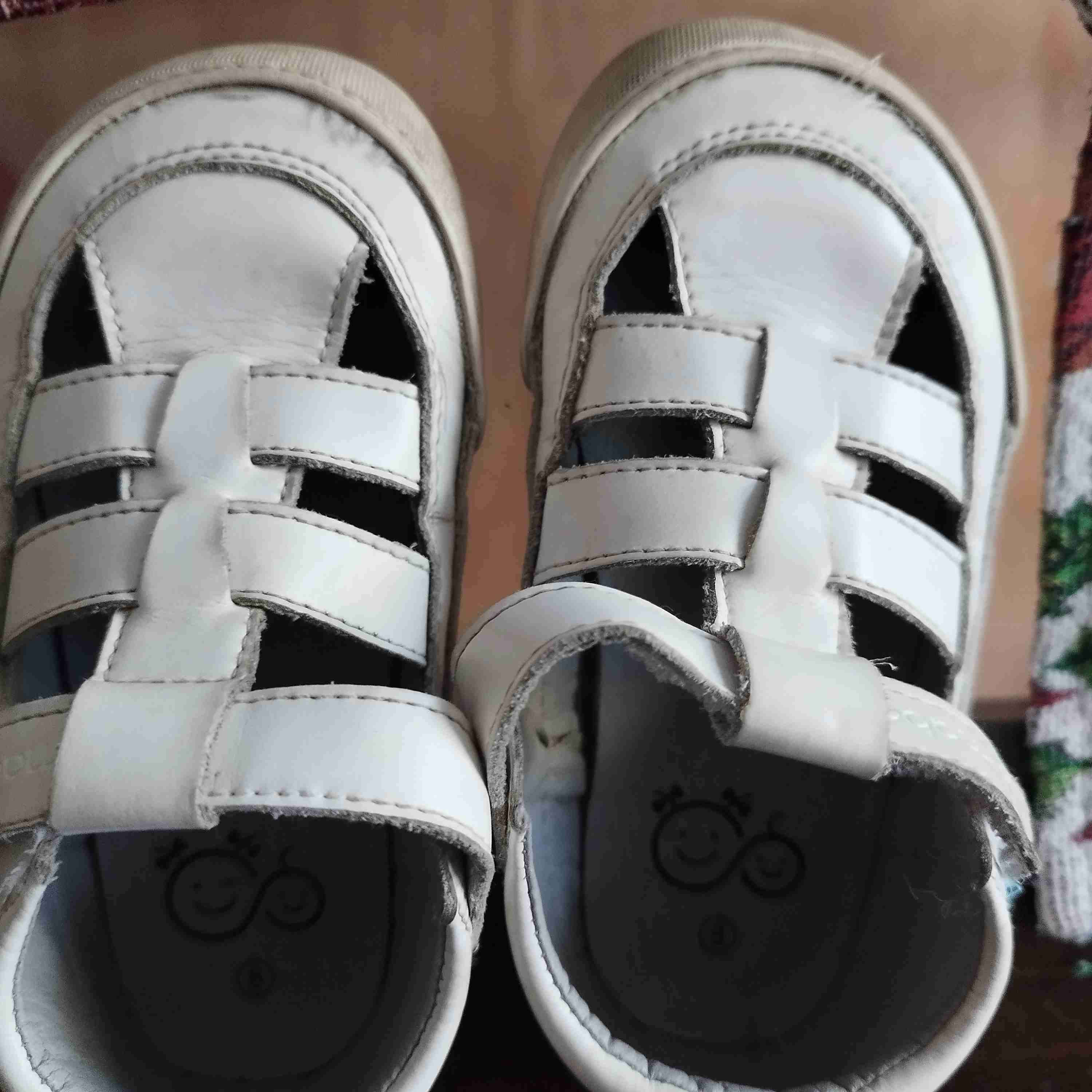 Sandalias UMA, blancas para niños. Talla 9 - 1