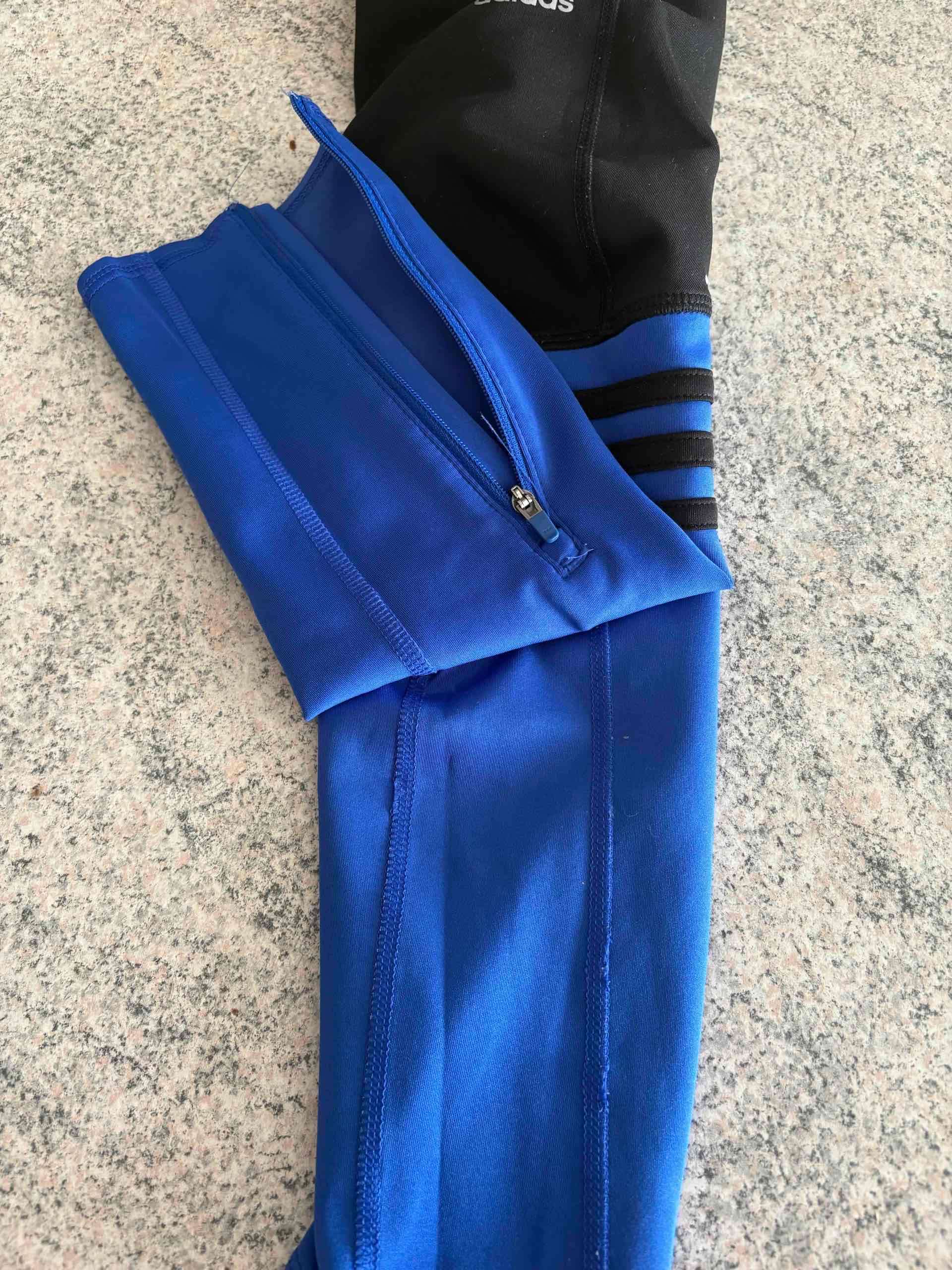 Pantalones deportivos Adidas negros y azules - miniatura 3