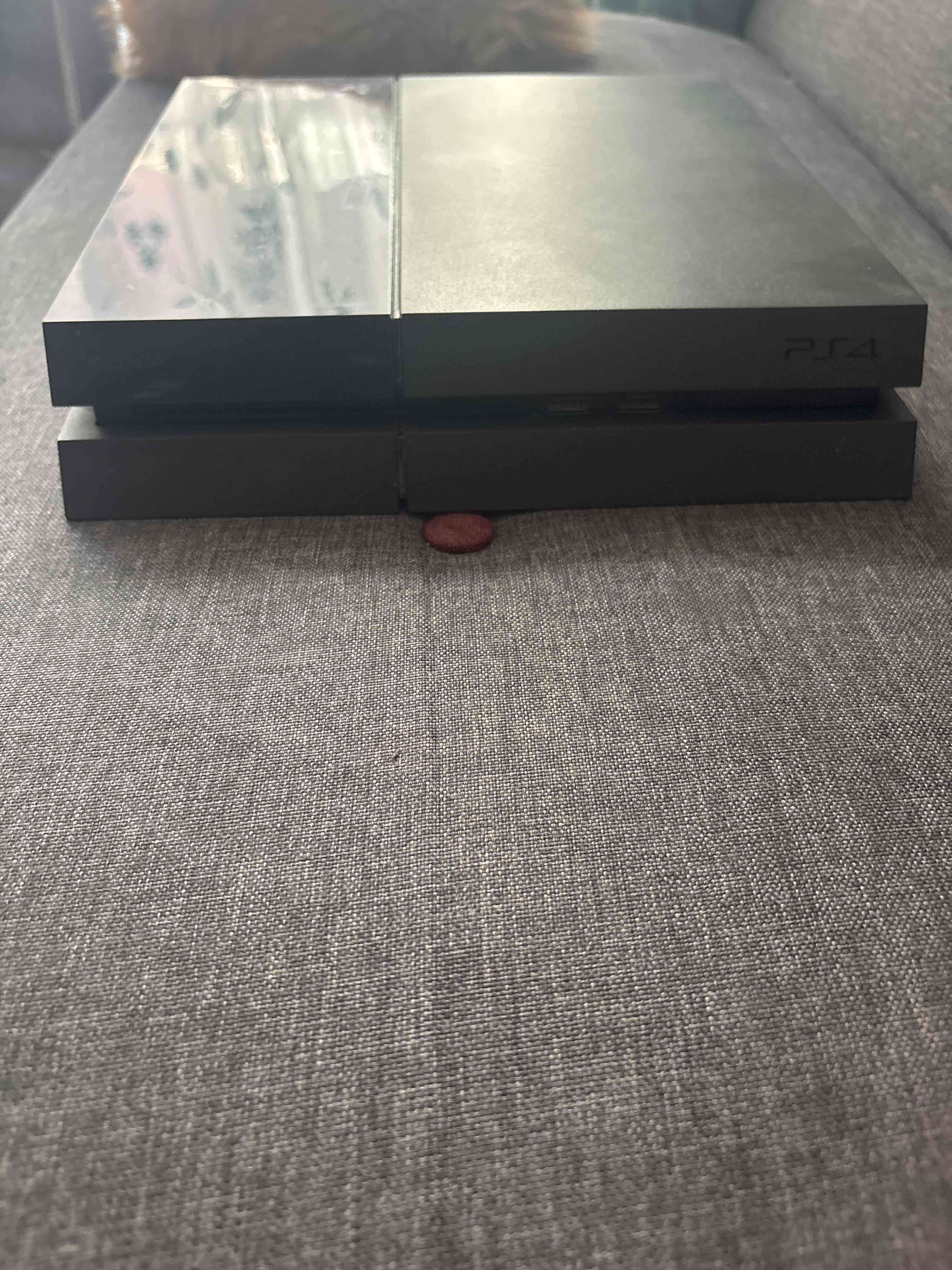 Consola PS4 en buen estado - miniatura 1