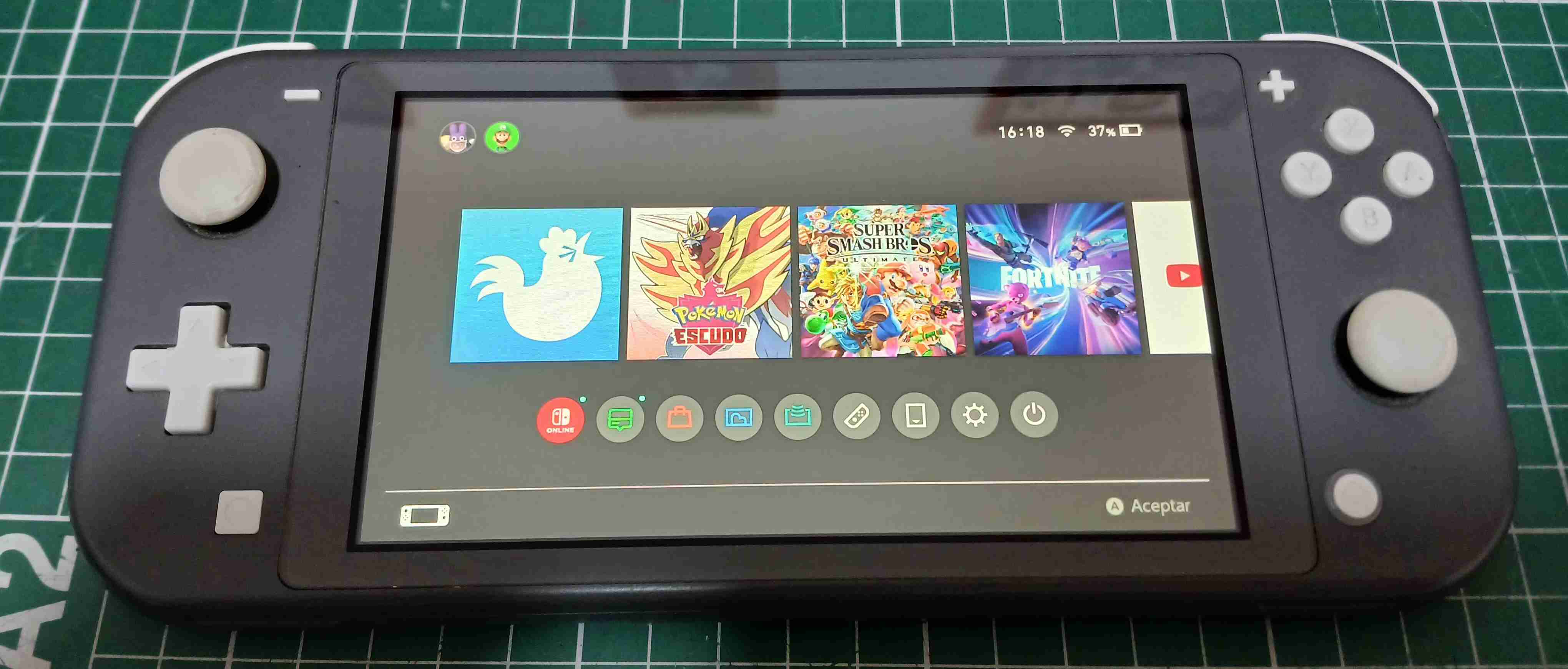 NINTENDO SWITCH LITE + SD 32GB SIN CARGADOR - miniatura 1