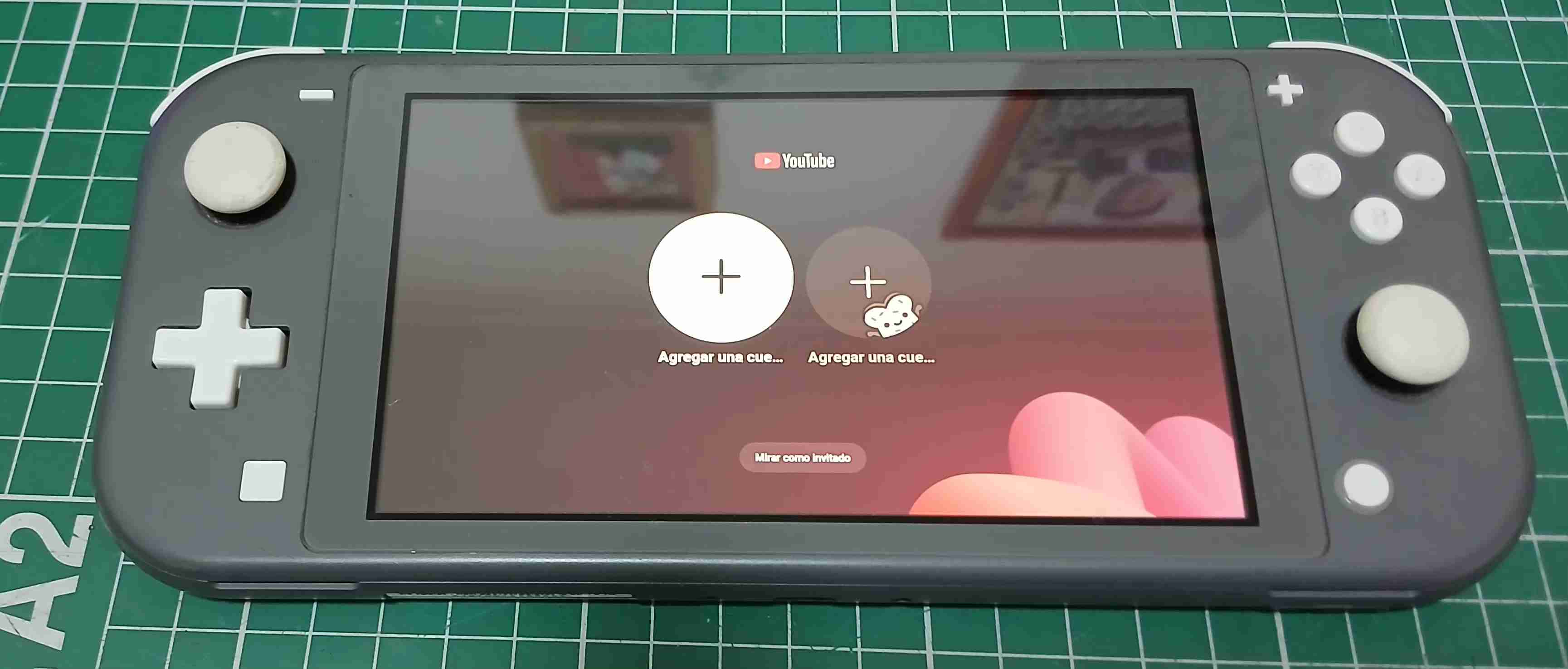 NINTENDO SWITCH LITE + SD 32GB SIN CARGADOR - miniatura 2