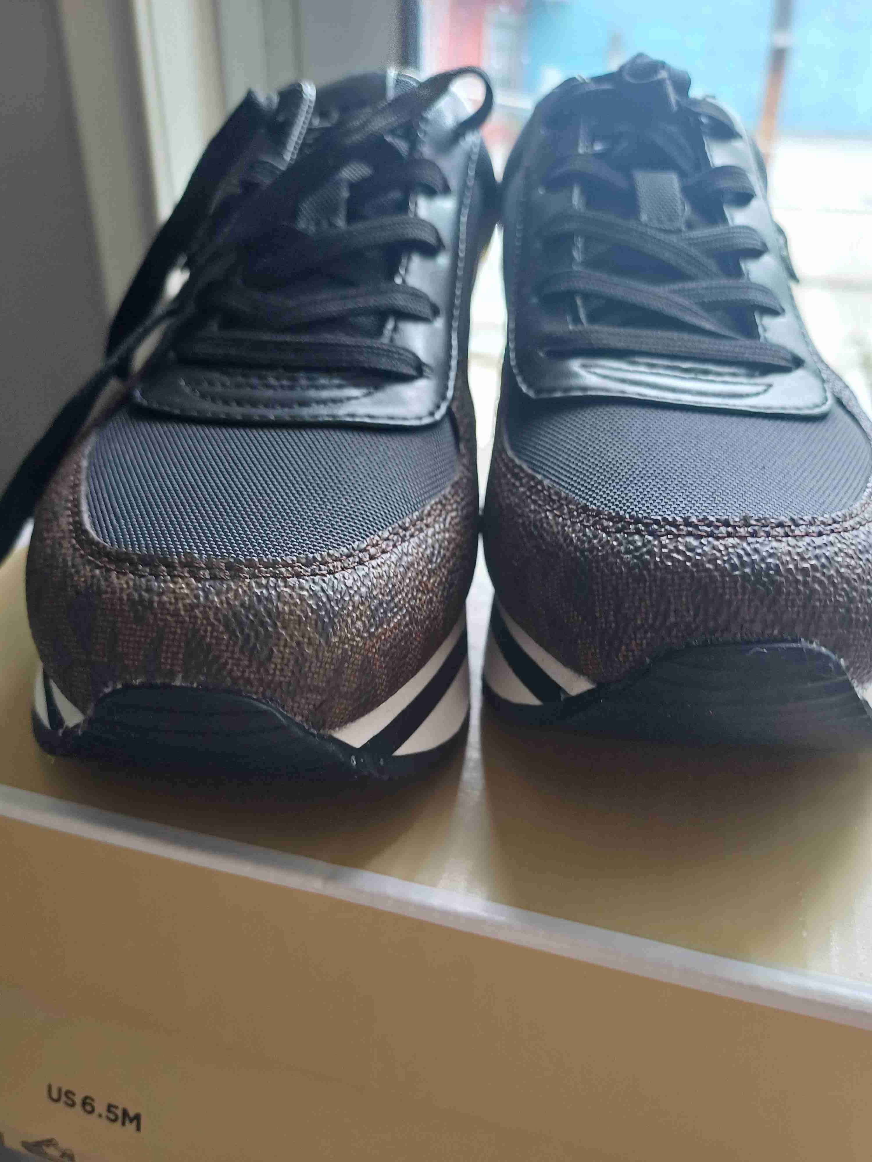 Zapatillas negras con detalles dorados - miniatura 2