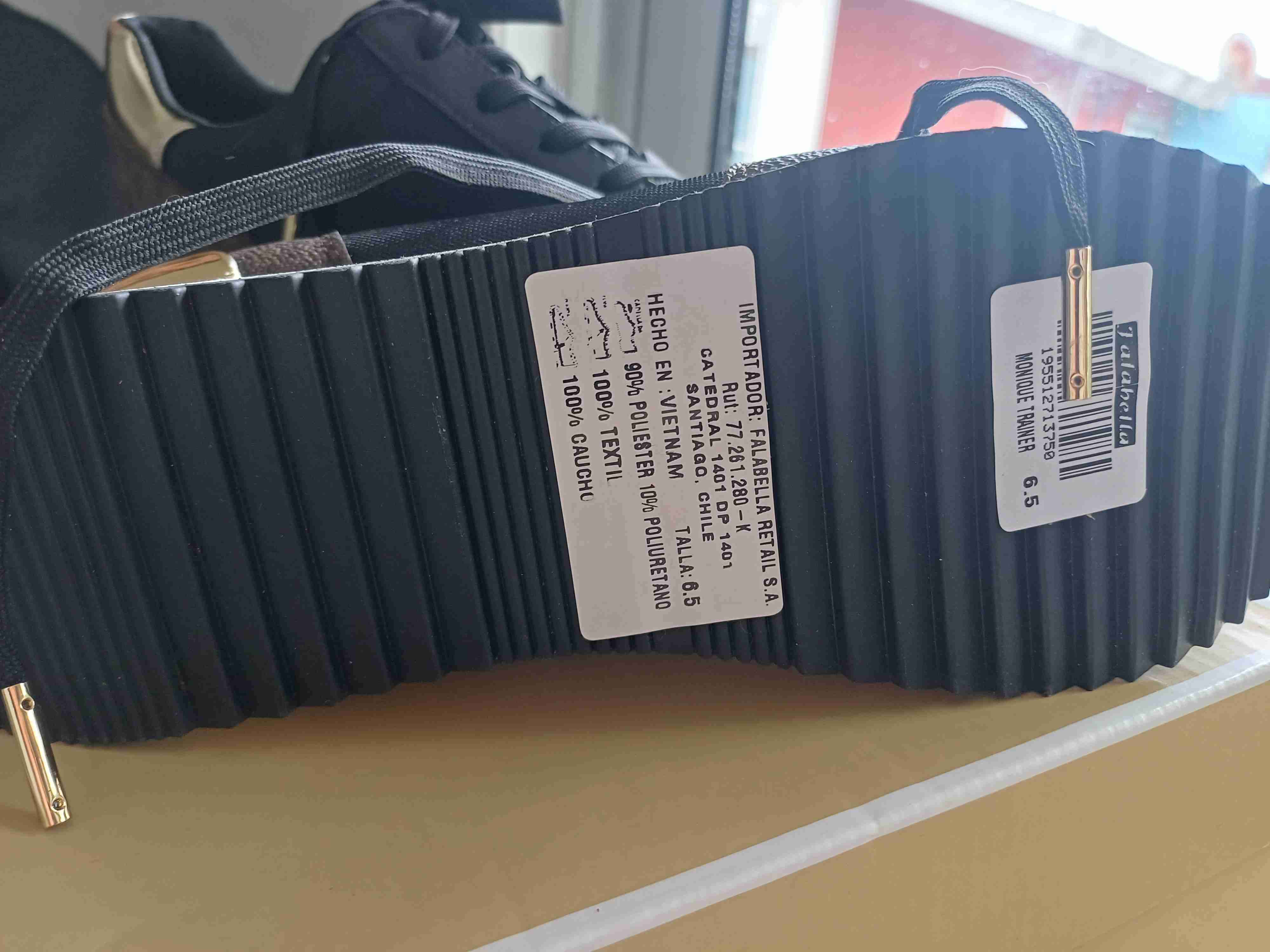 Zapatillas negras con detalles dorados - miniatura 5