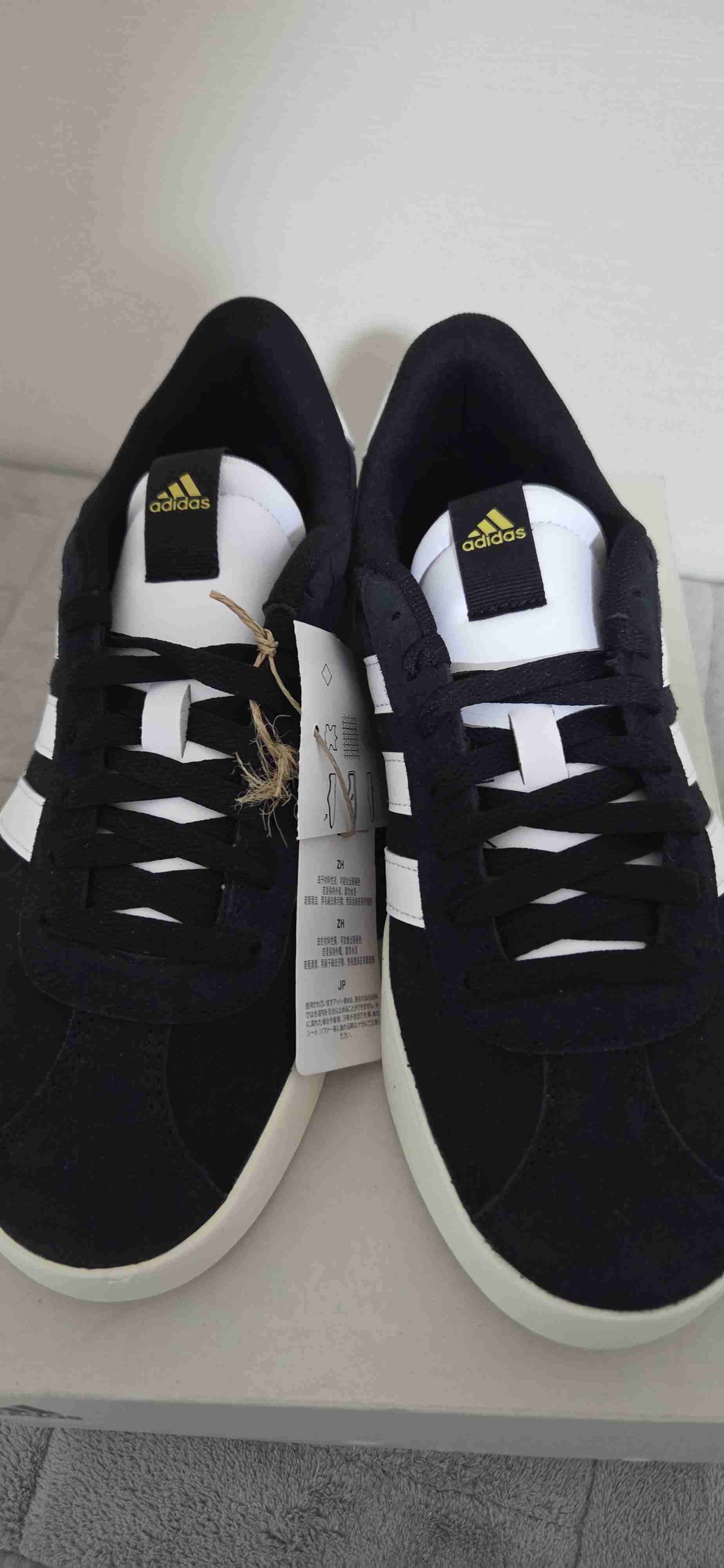 Zapatillas negras Adidas nuevas - miniatura 1