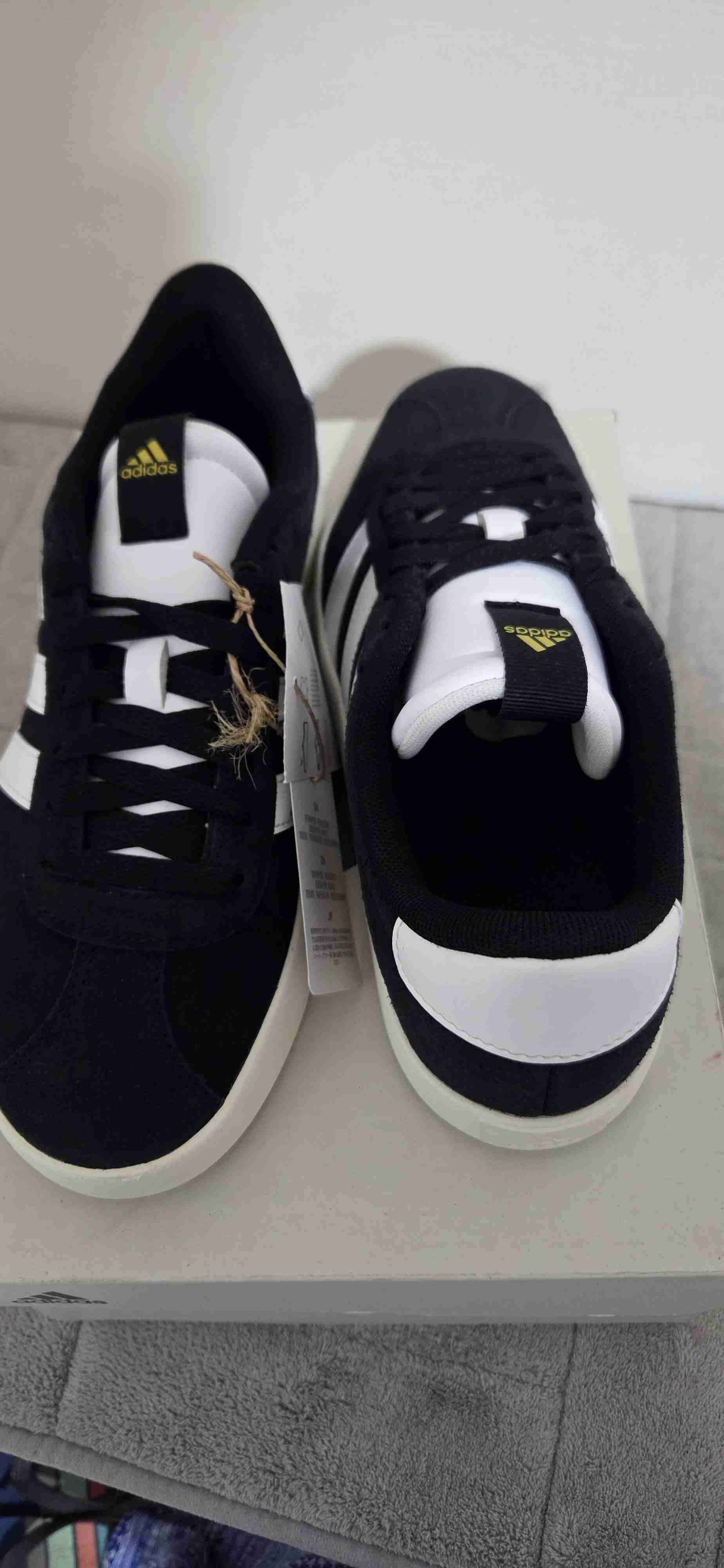 Zapatillas negras Adidas nuevas - miniatura 2