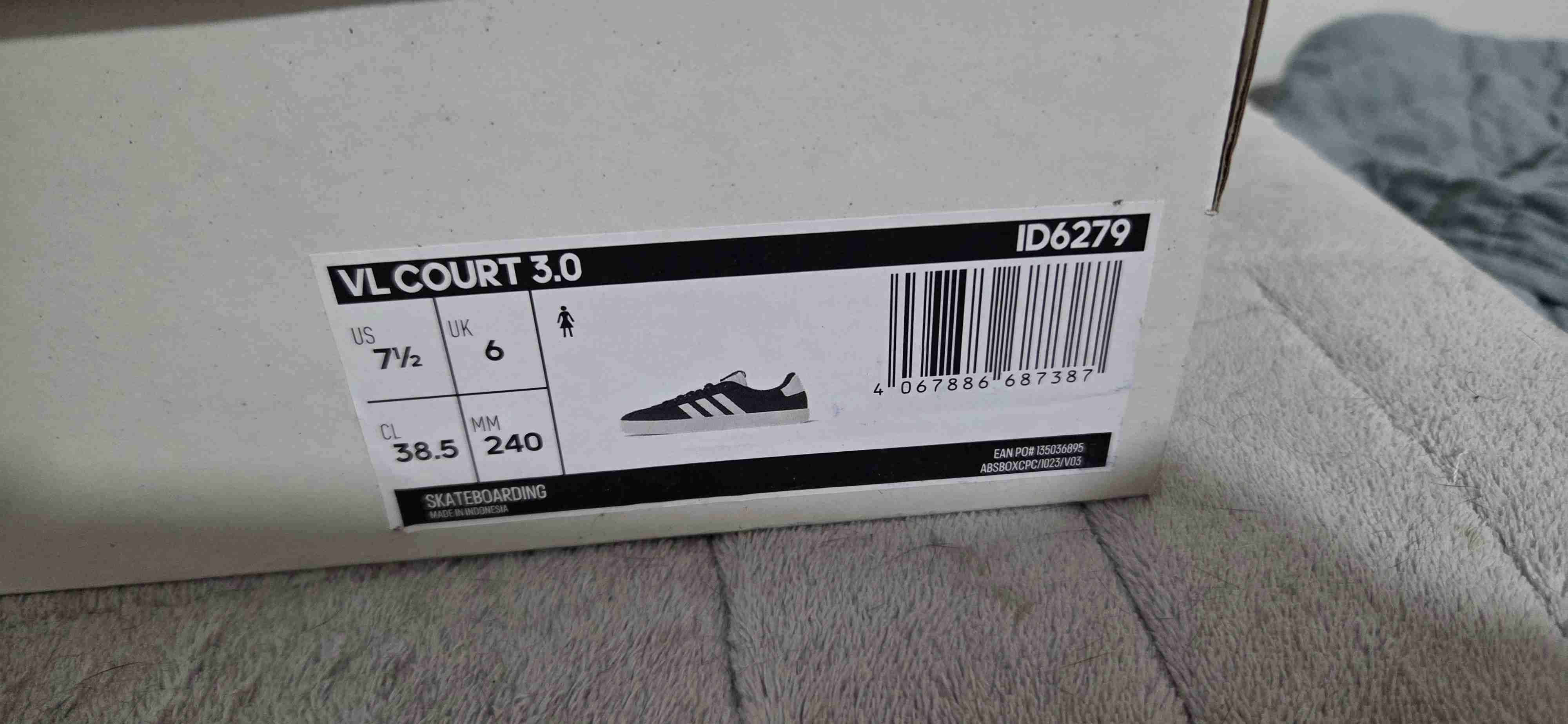 Zapatillas negras Adidas nuevas - miniatura 3