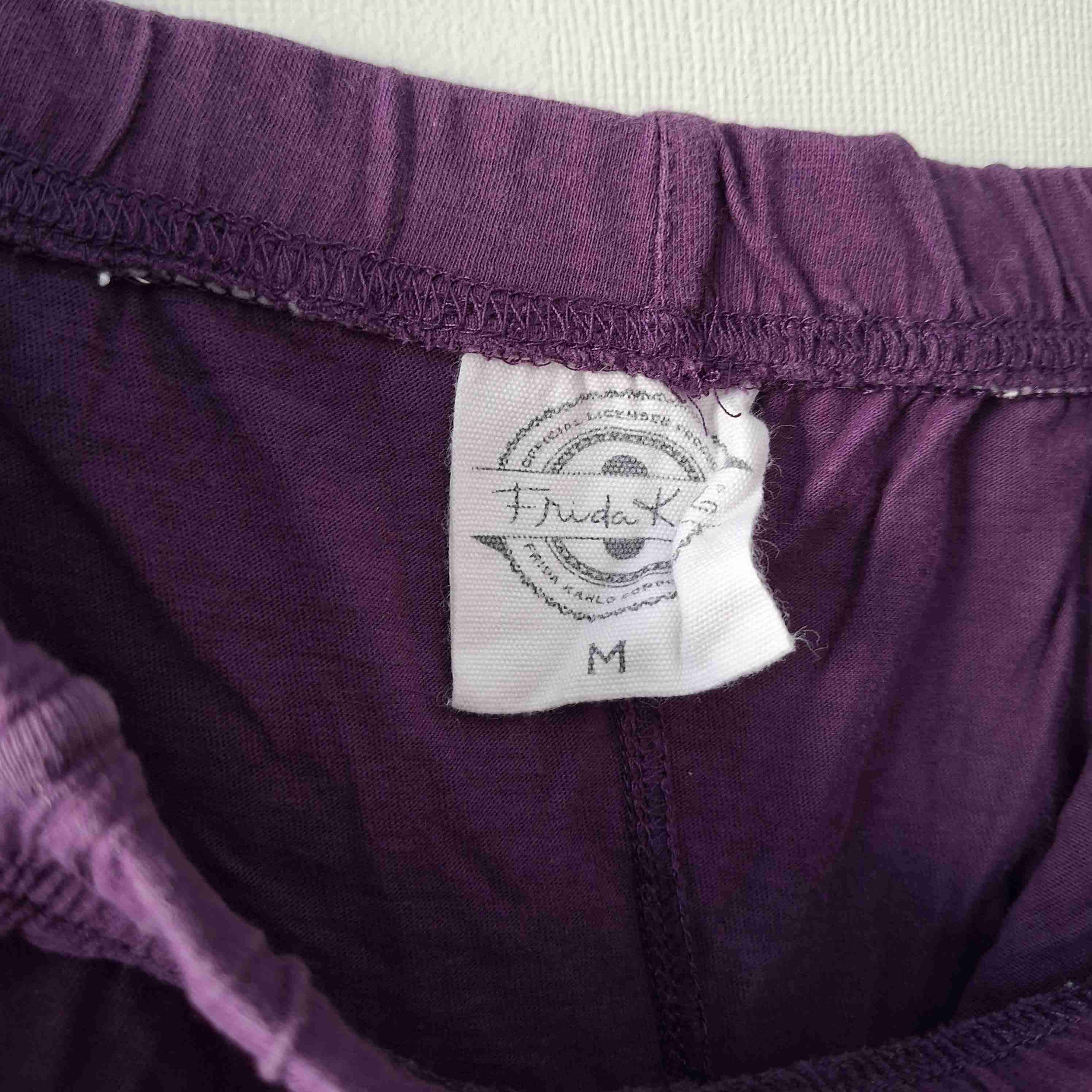 Short morado Frida Kahlo - miniatura 3