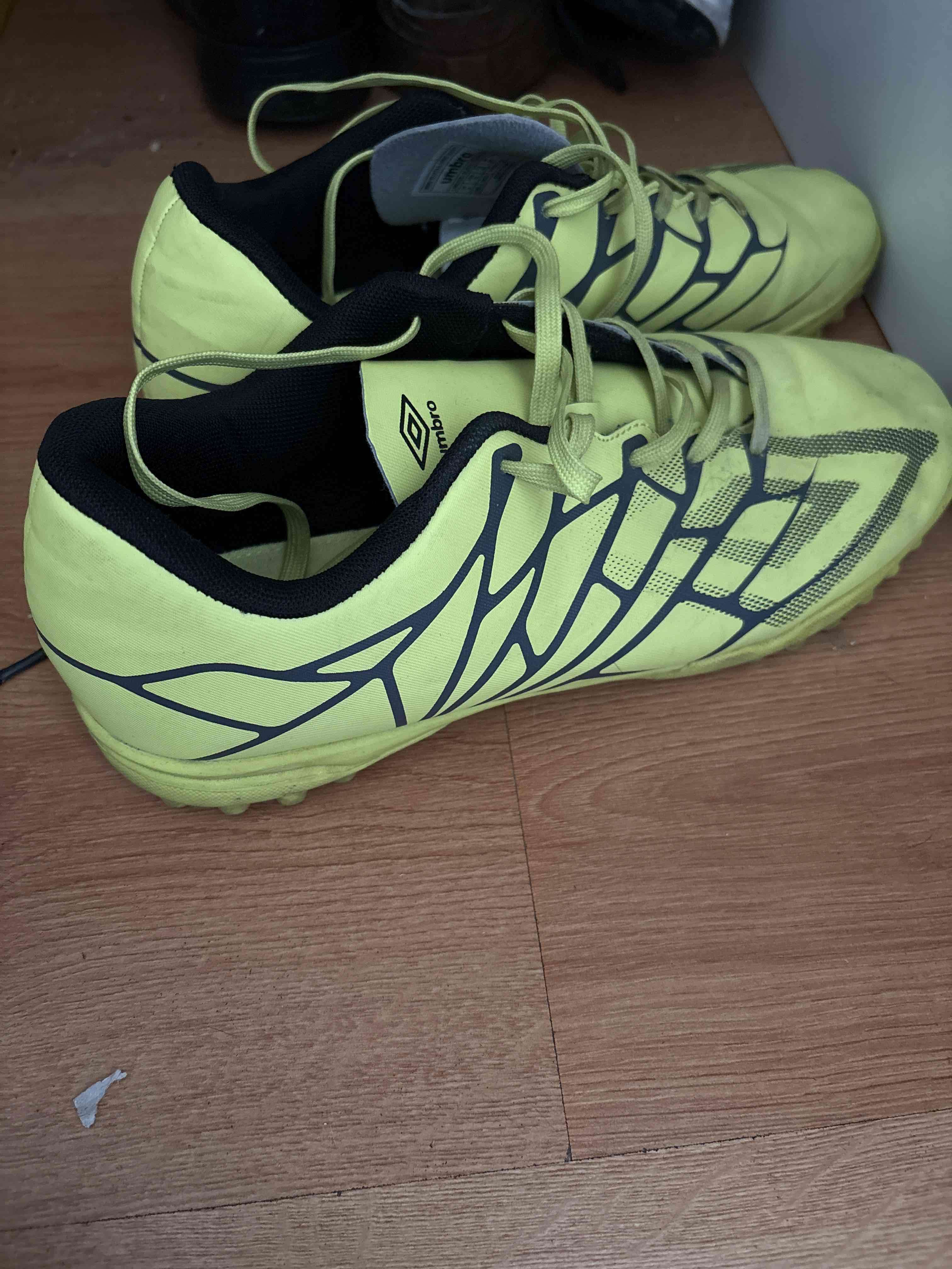 Zapatillas Umbro deportivas amarillas - miniatura 1