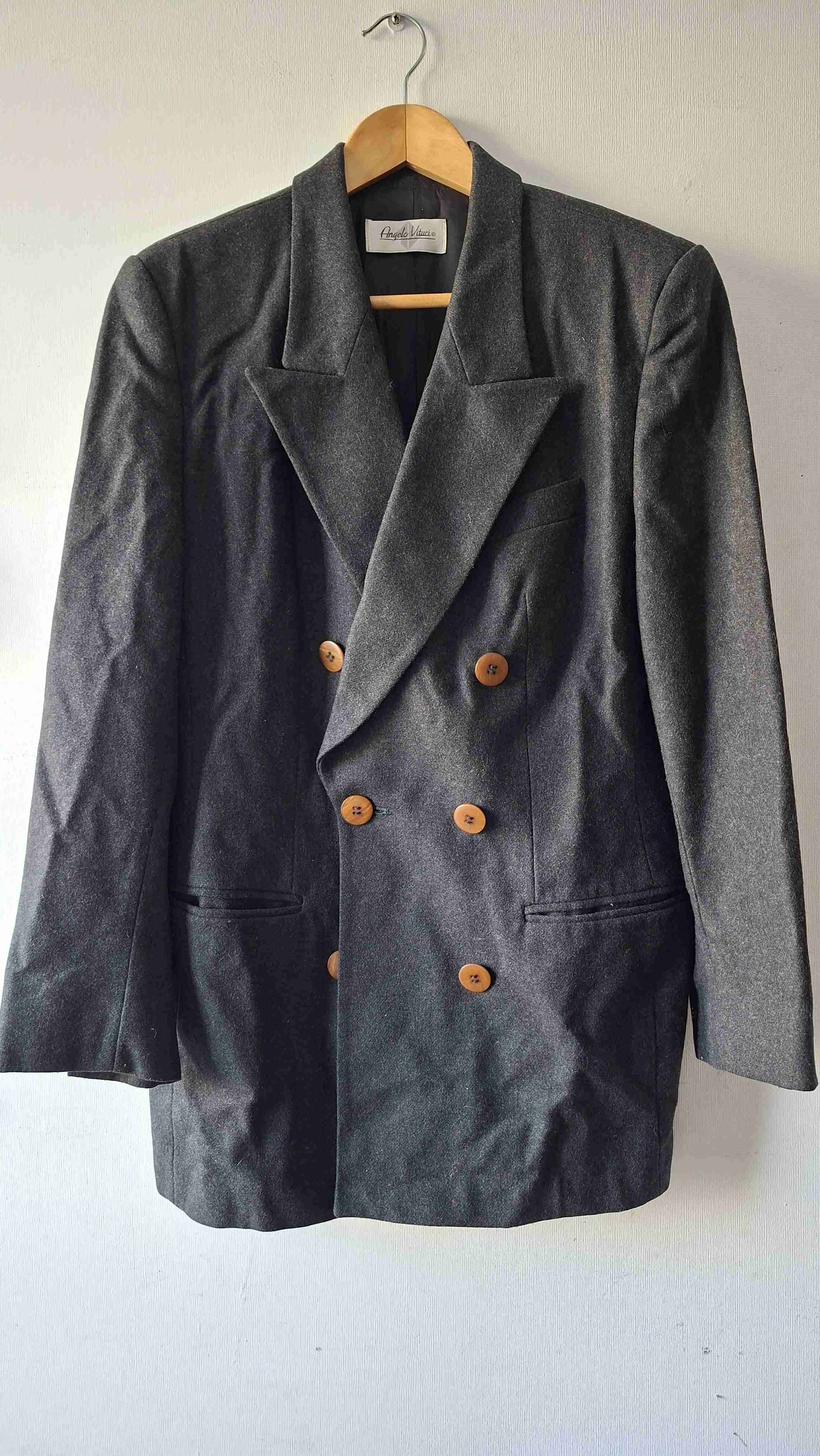 Chaqueta formal oscura - 1