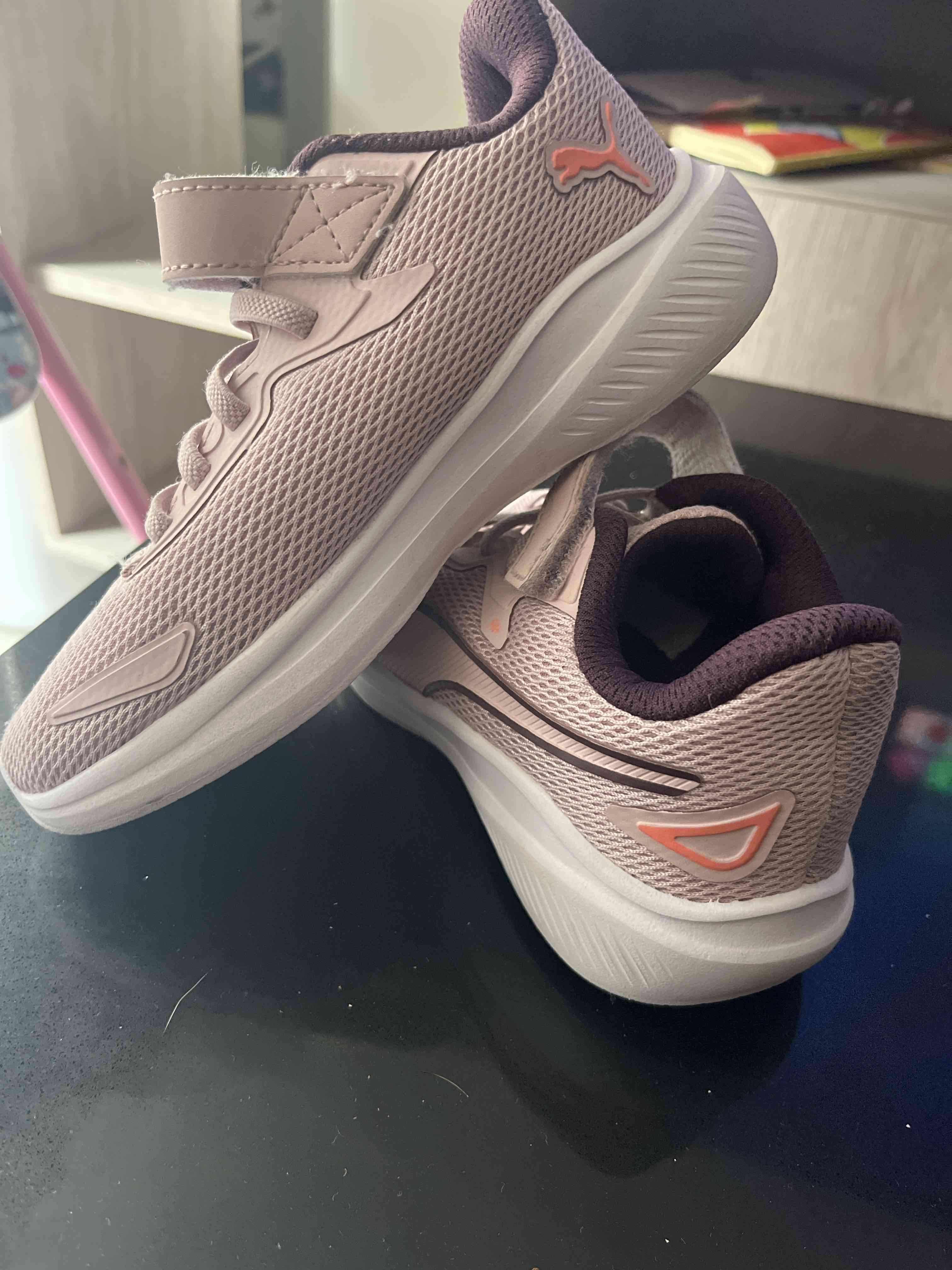 Zapatillas deportivas rosadas marca puma - 1