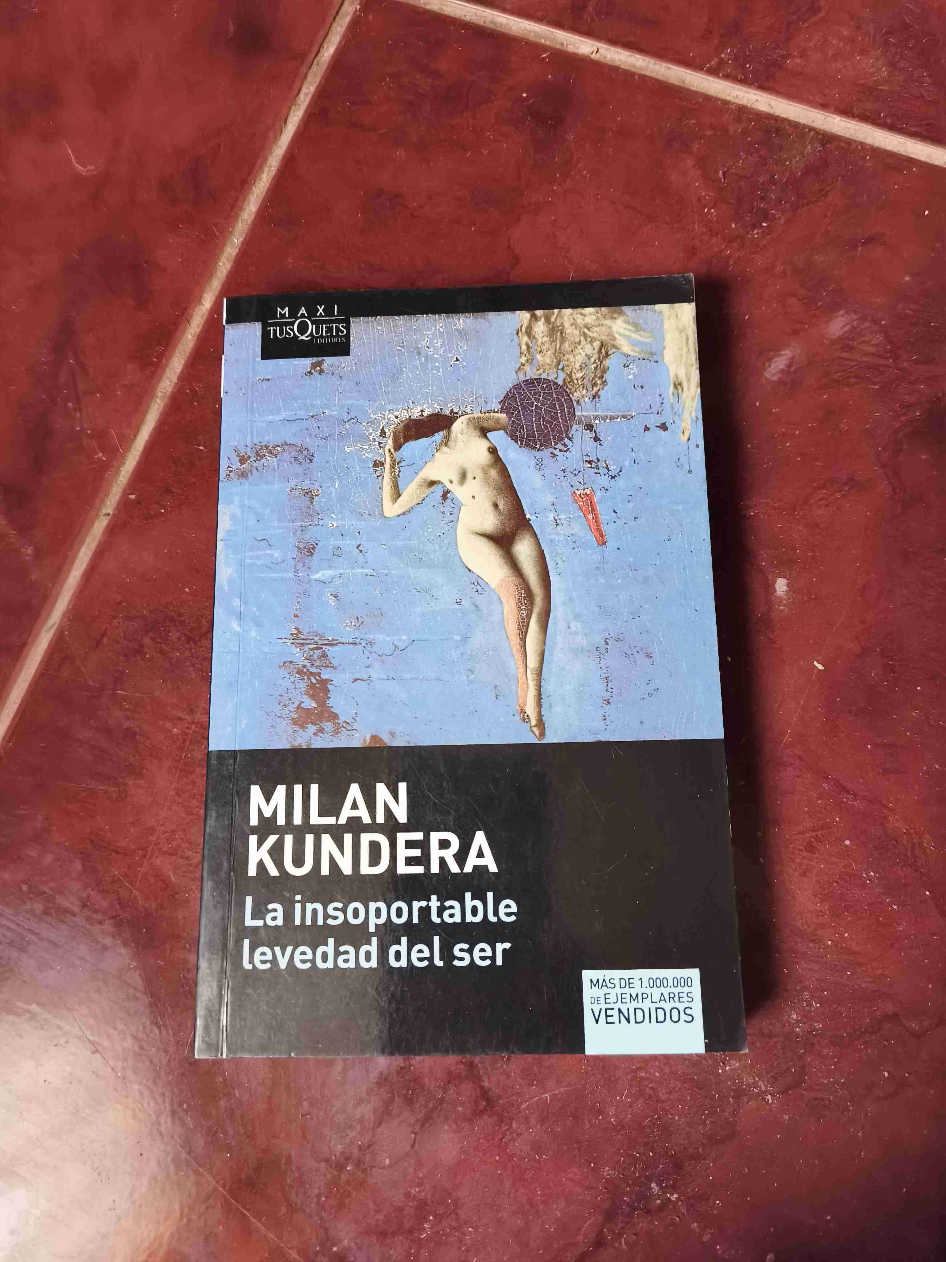 Libro 'La insoportable levedad del ser' - 1