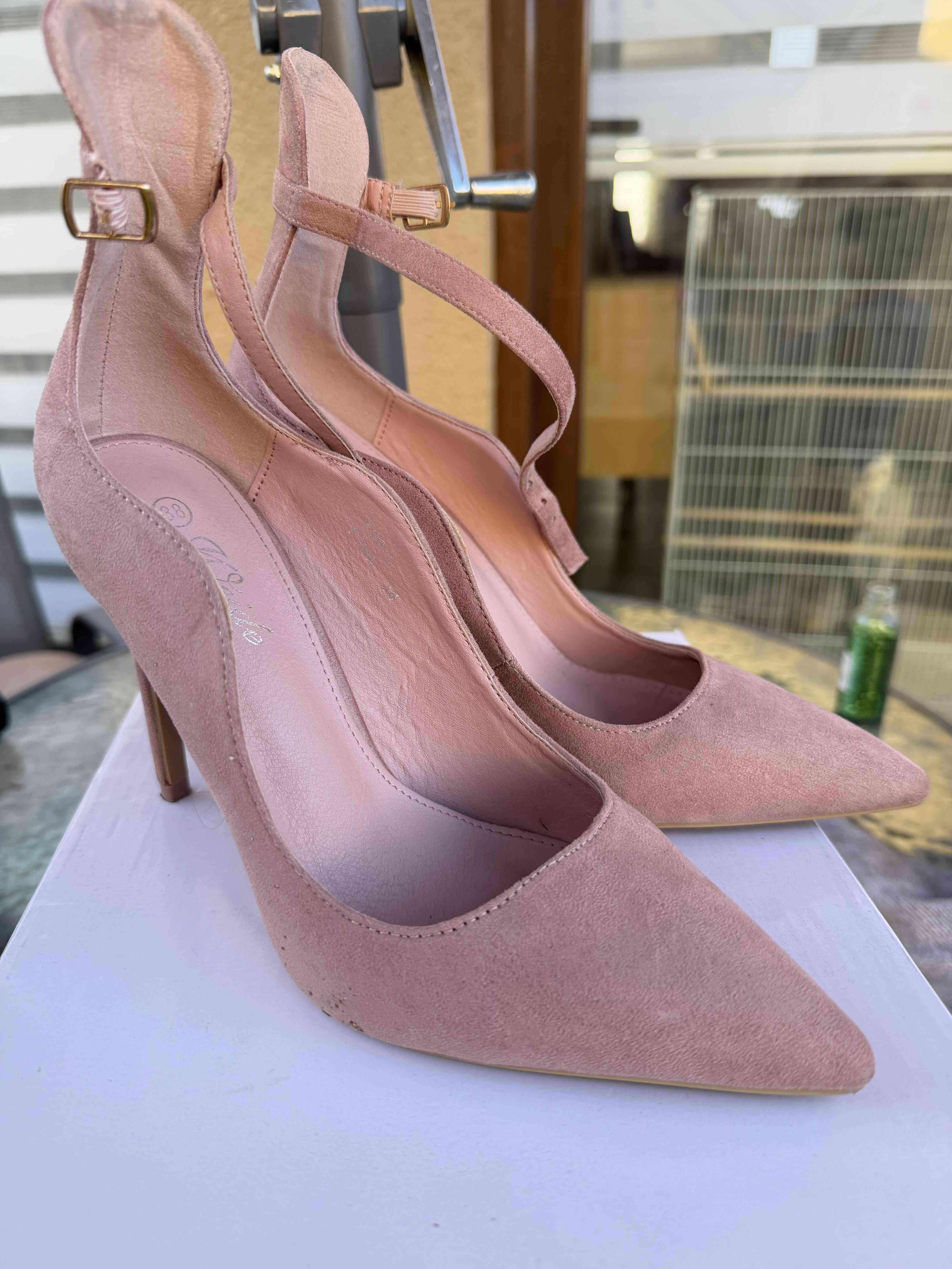 Tacones rosados con correa - 1