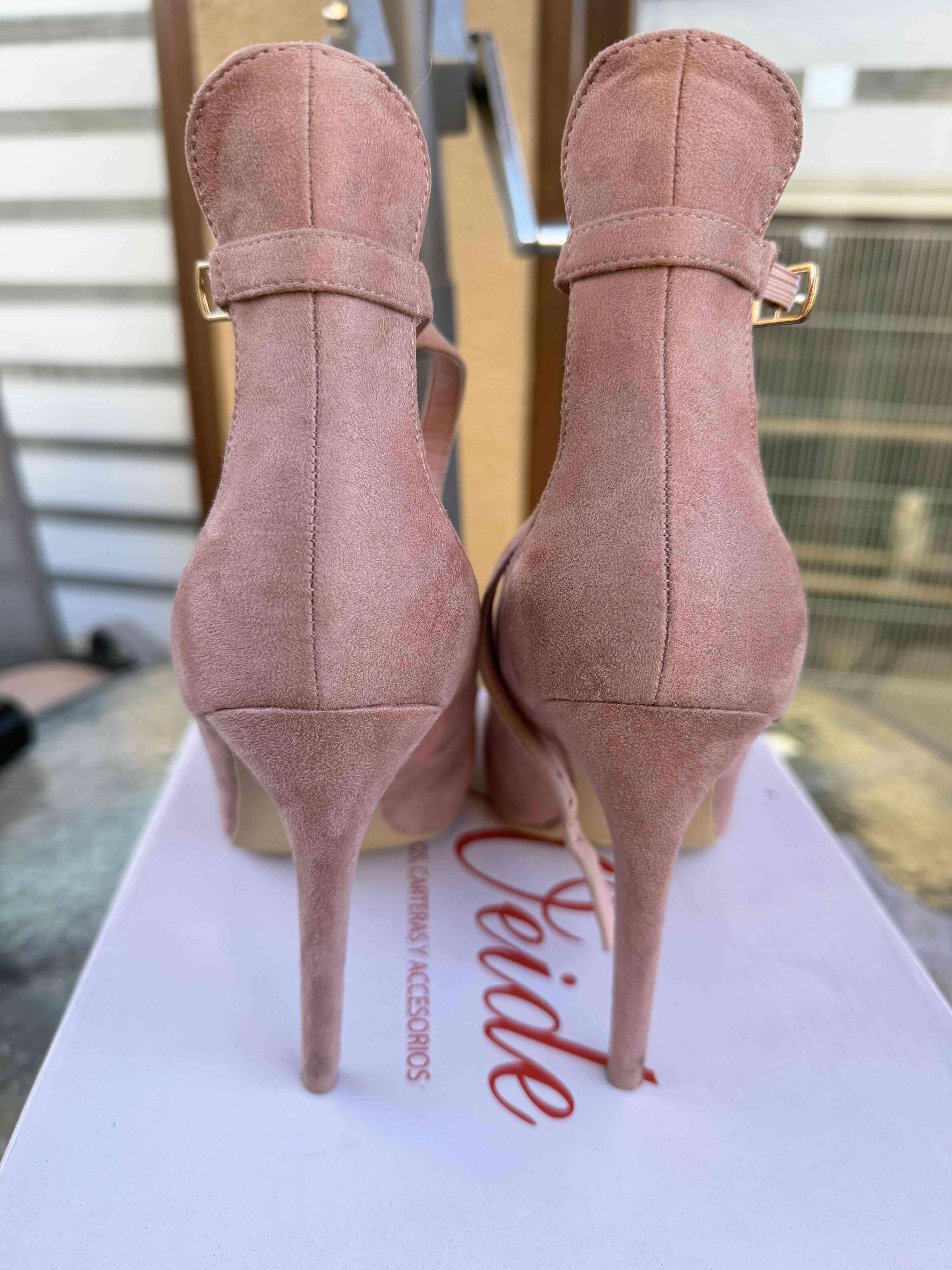 Tacones rosados con correa - 3