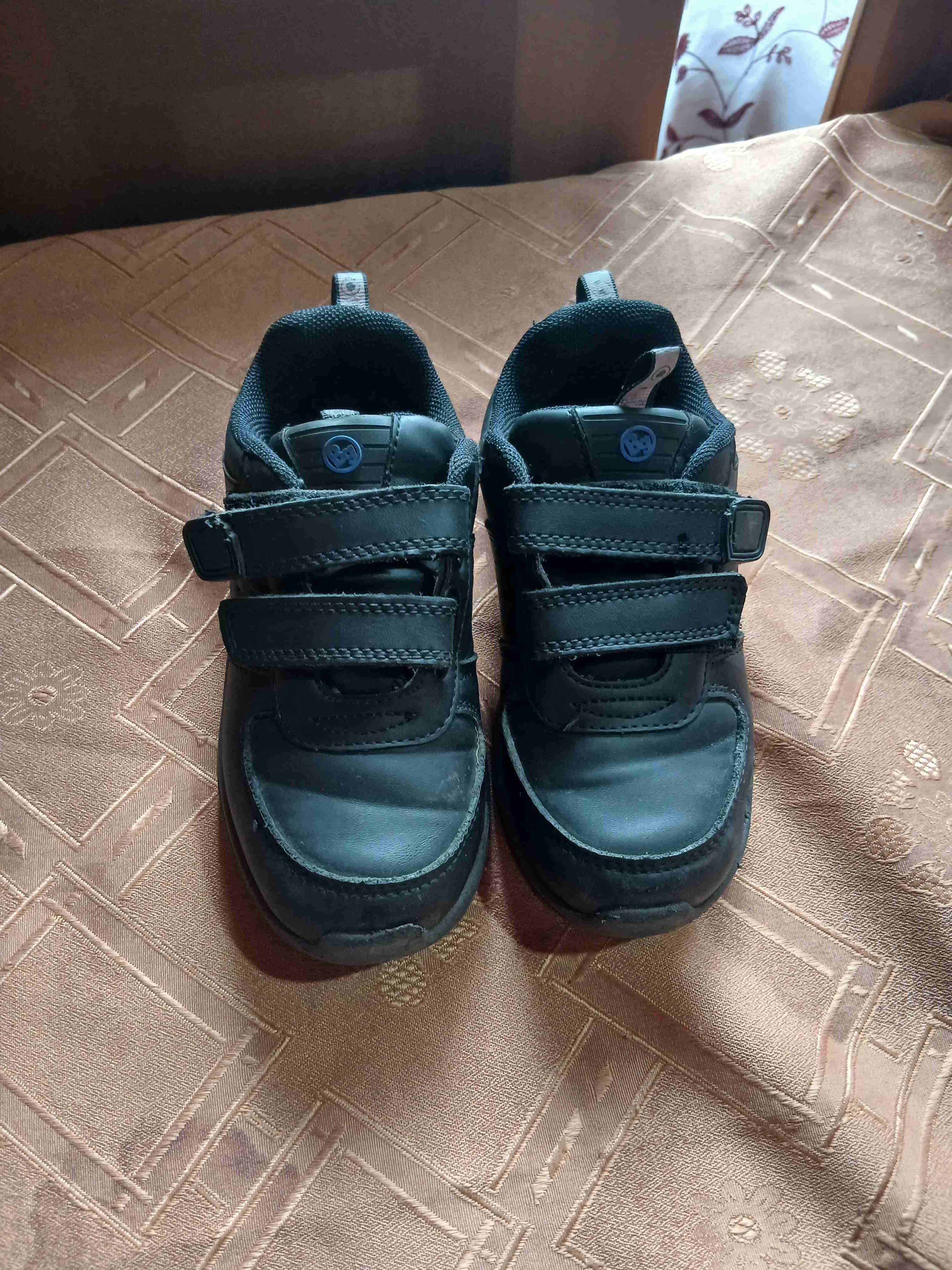 Zapatillas negras con velcro - miniatura 1