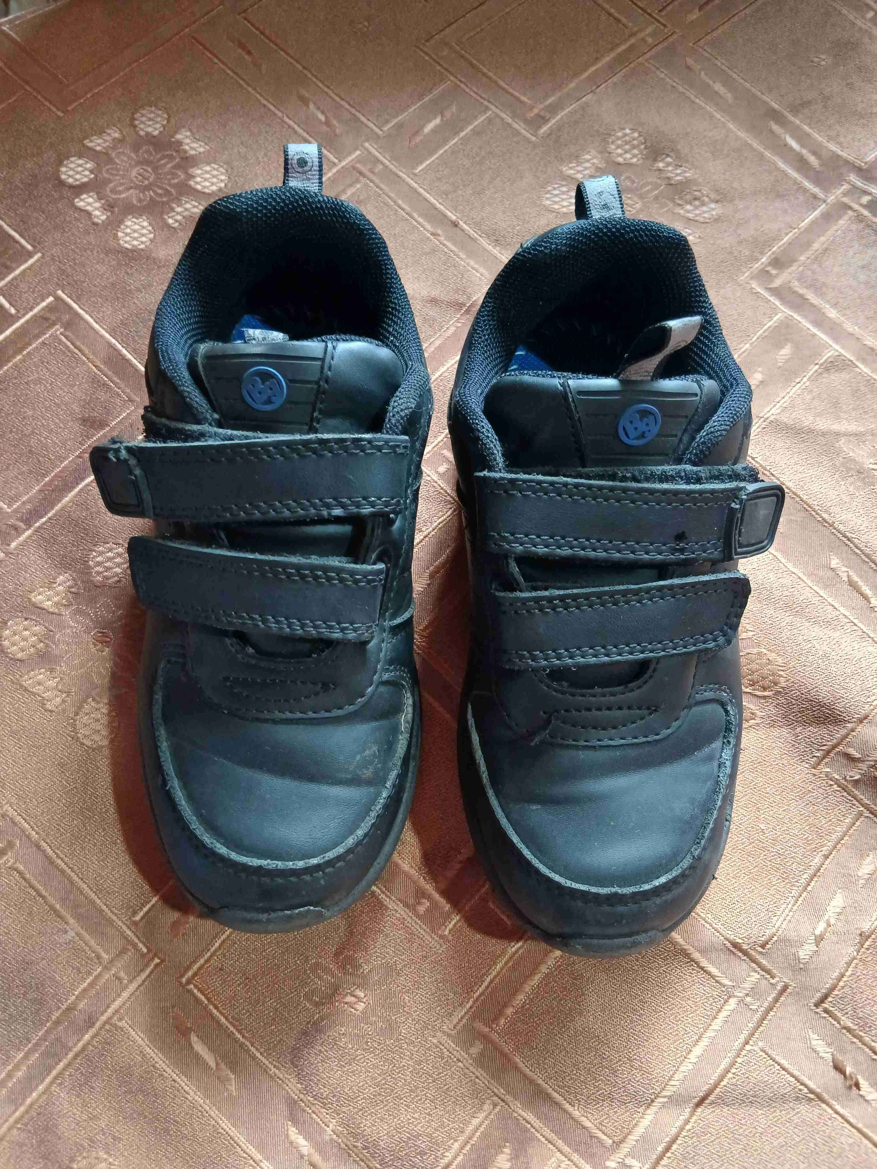 Zapatillas negras con velcro - miniatura 2