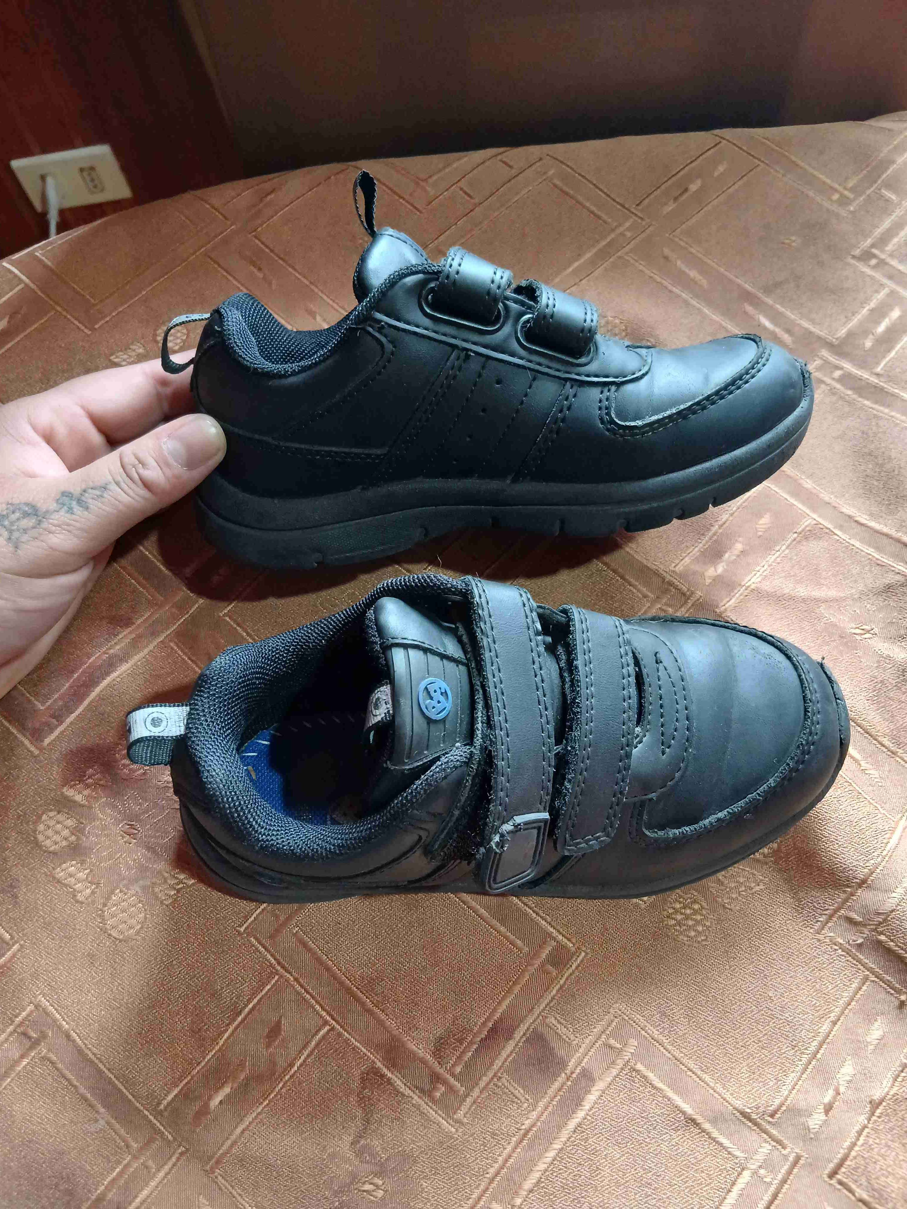 Zapatillas negras con velcro - miniatura 3