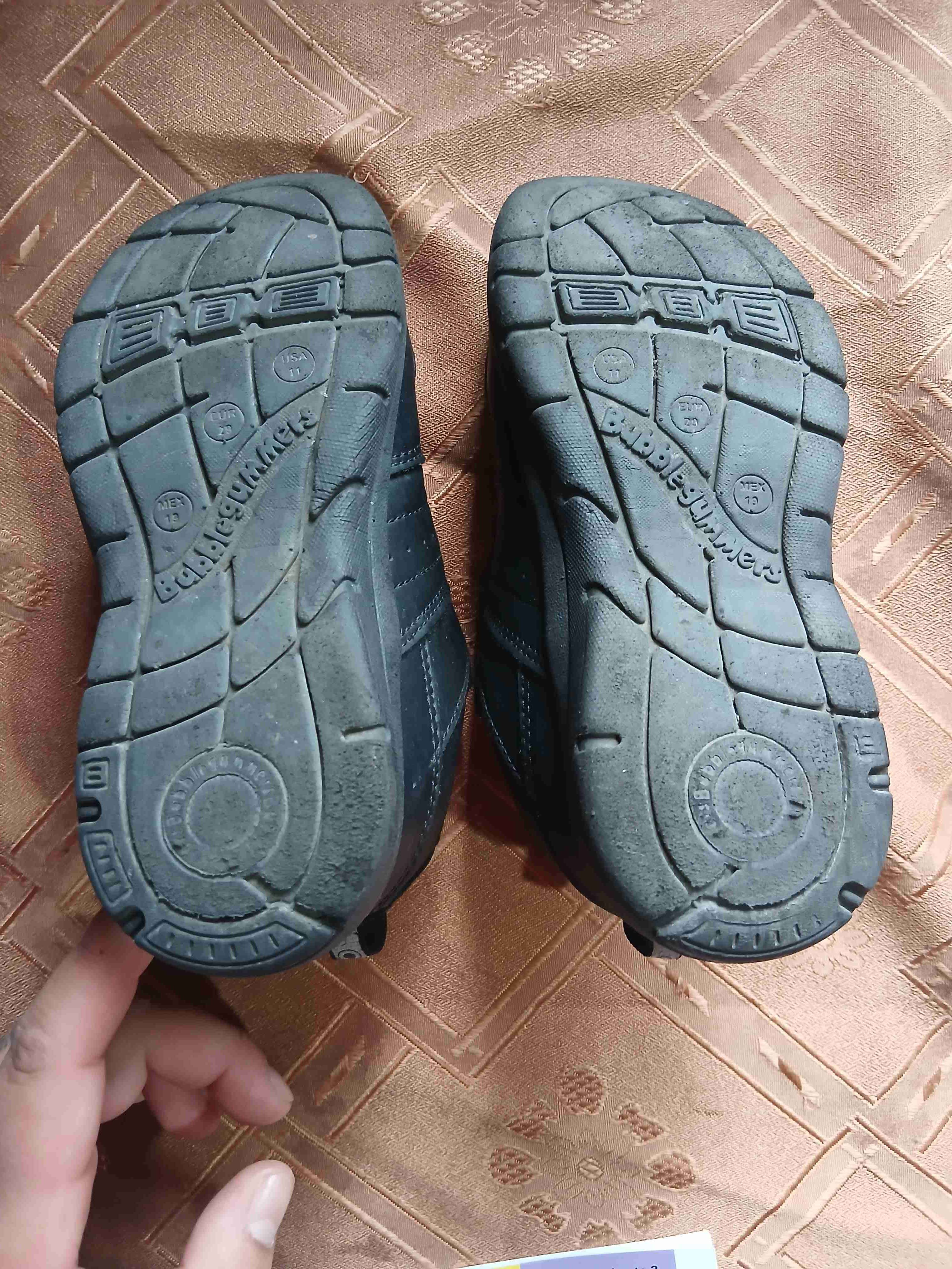 Zapatillas negras con velcro - miniatura 4