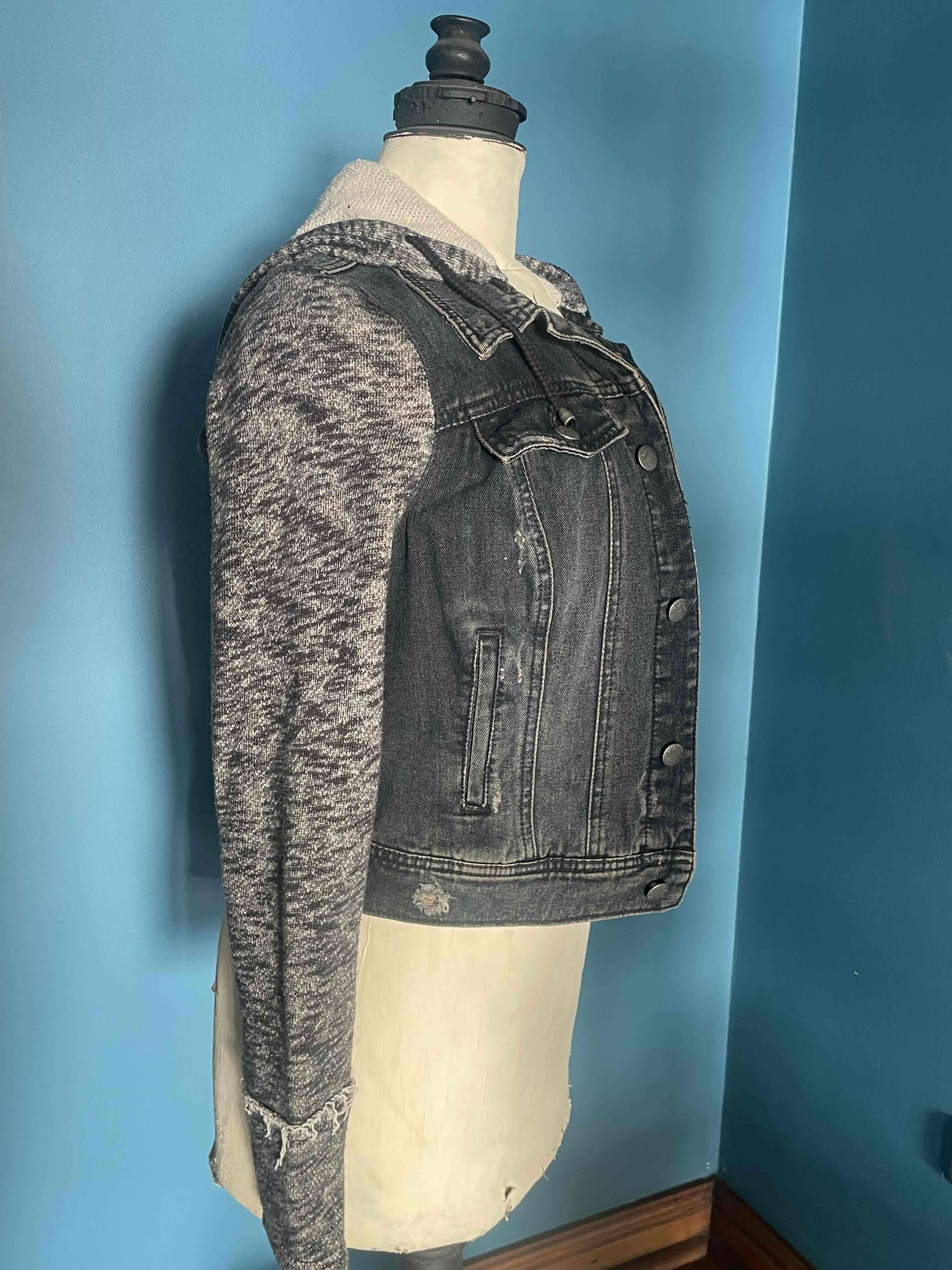 Chaqueta de mezclilla con capucha - 2